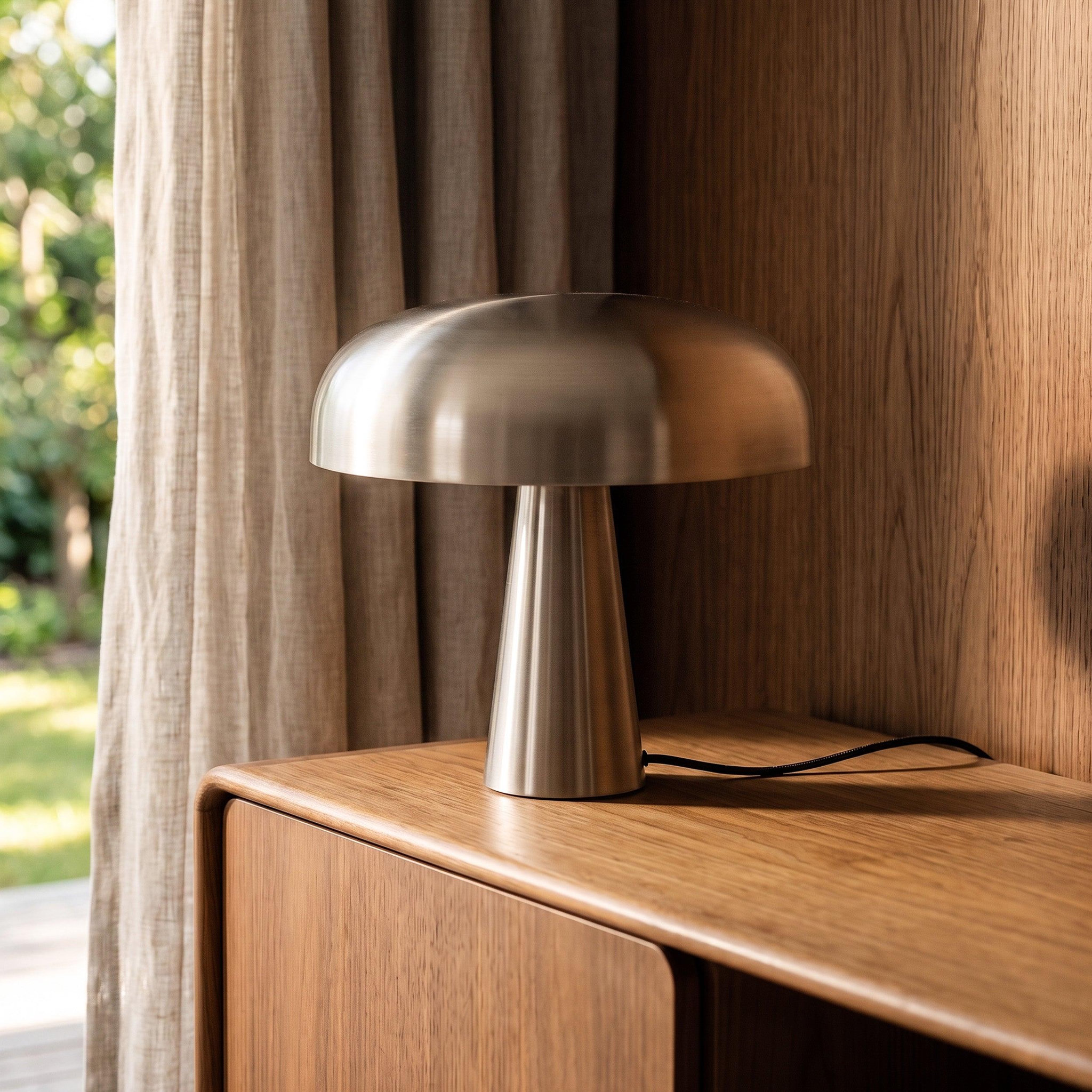 Voir la diapositive 5 : MAISON PAVANE Lampe à poser en métal brossé-livia