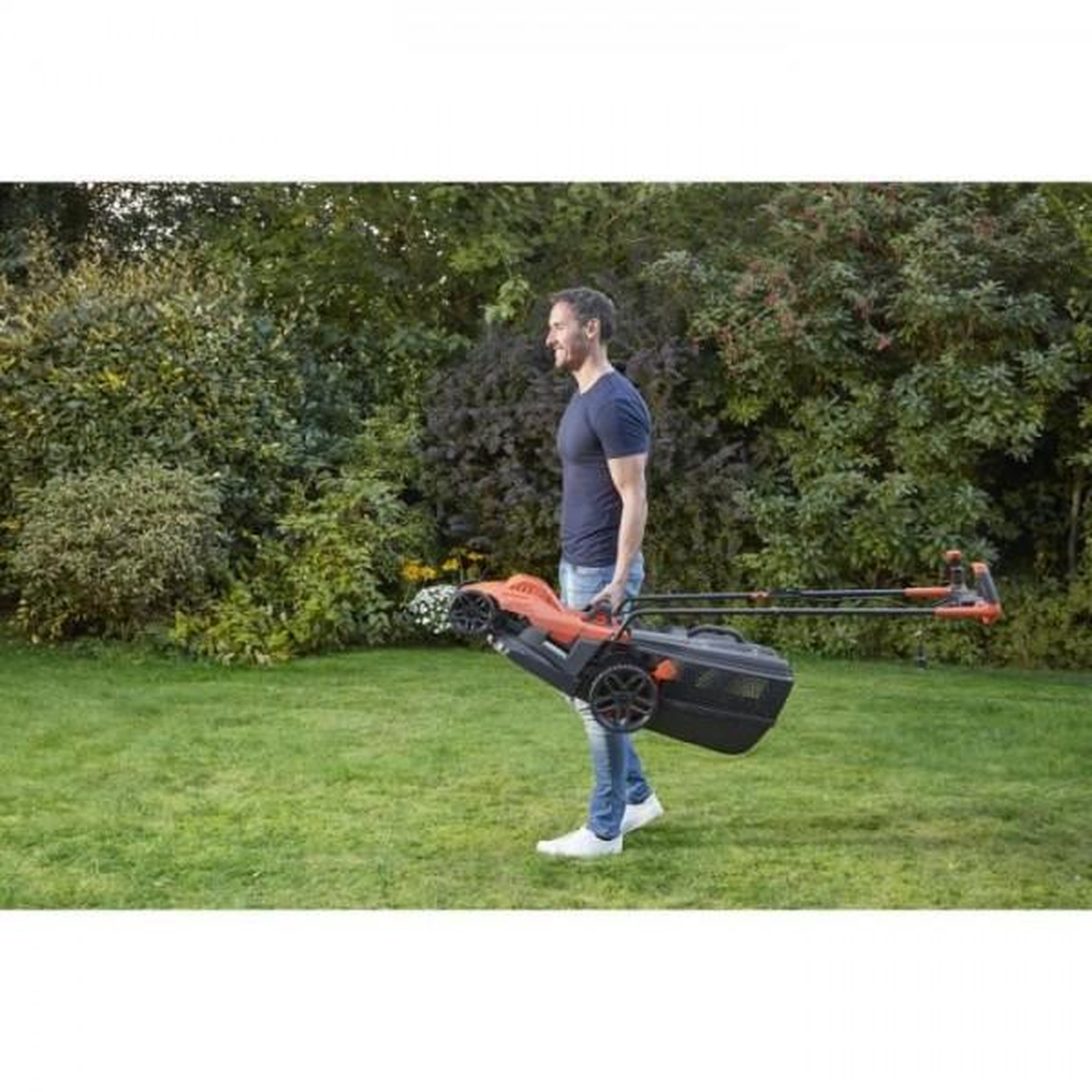 Voir la diapositive 4 : Black et Decker Tondeuse a Gazon BLACK+DECKER   Filaire 1400W Poignée BIKE BEMW461BH-QS 34 cm - 6 Hauteurs Réglables - Idéale pour 300 a 400m²