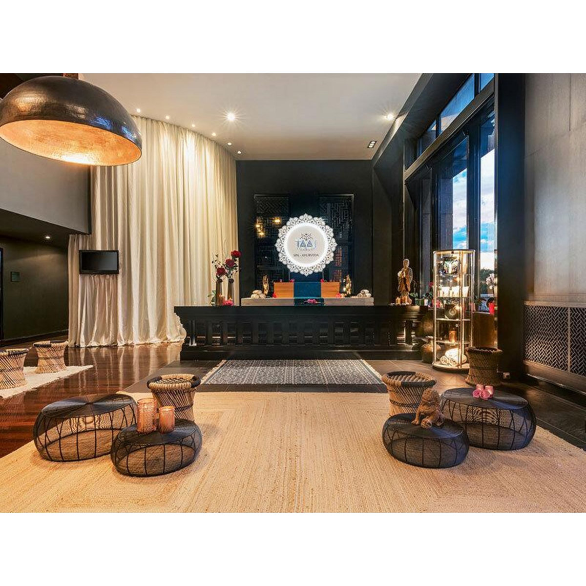 Smartbox 2 jours en hôtel Hilton 4* avec accès illimité au spa et 50 min de massage à Évian-les-Bains - Coffret Cadeau Séjour