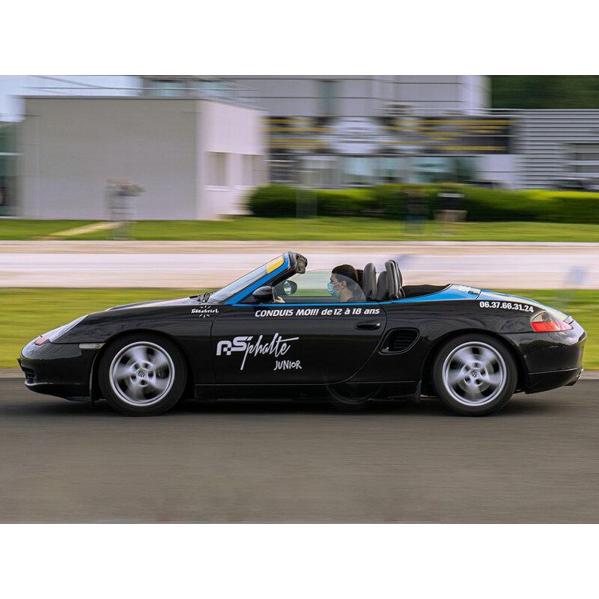 Smartbox Pilotage pour enfant : 5 tours en Porsche Boxster - Coffret Cadeau Sport & Aventure