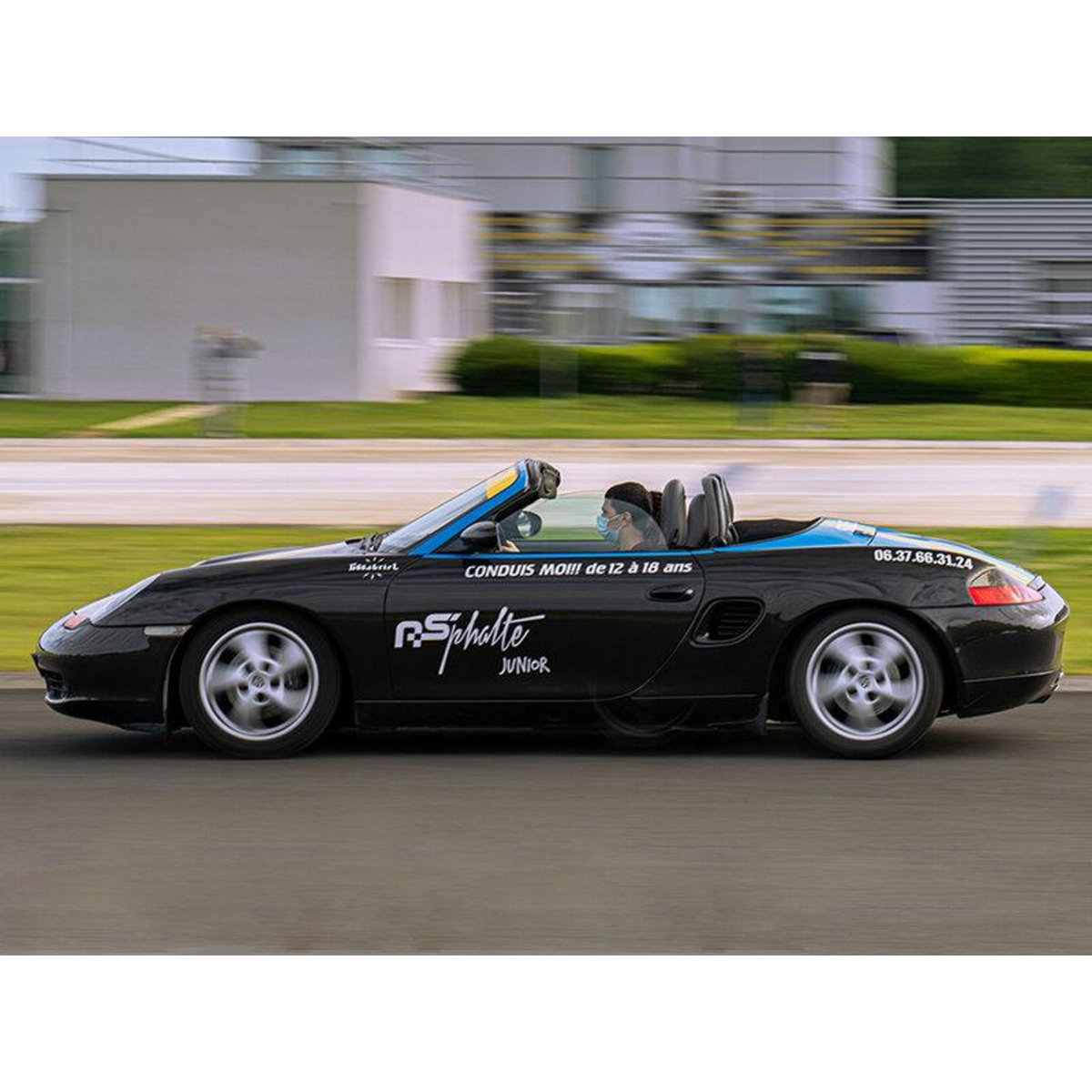 Smartbox Pilotage pour enfant : 5 tours en Porsche Boxster - Coffret Cadeau Sport & Aventure