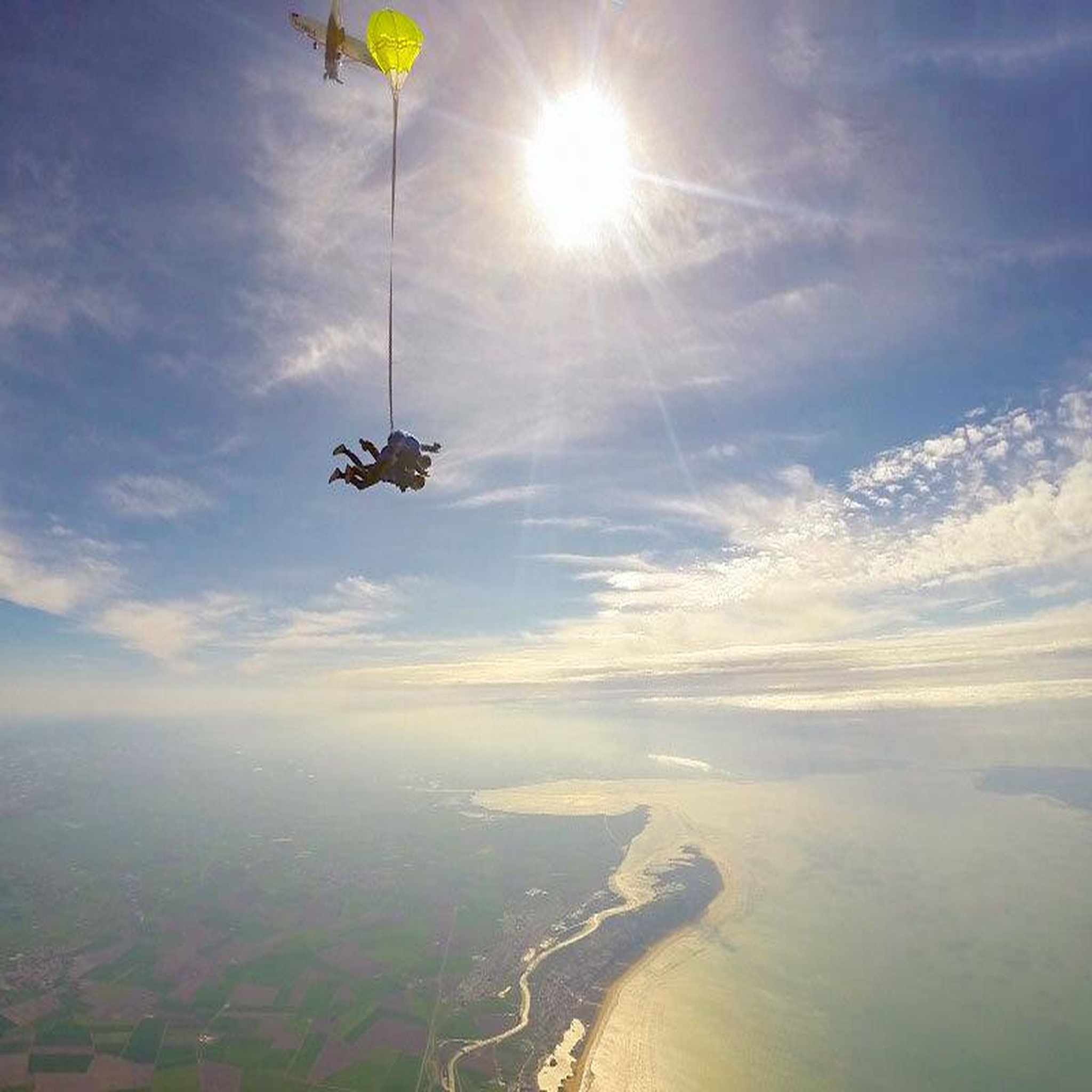 Voir la diapositive 4 : Smartbox Saut en parachute en tandem près de la rochelle - coffret cadeau sport & aventure