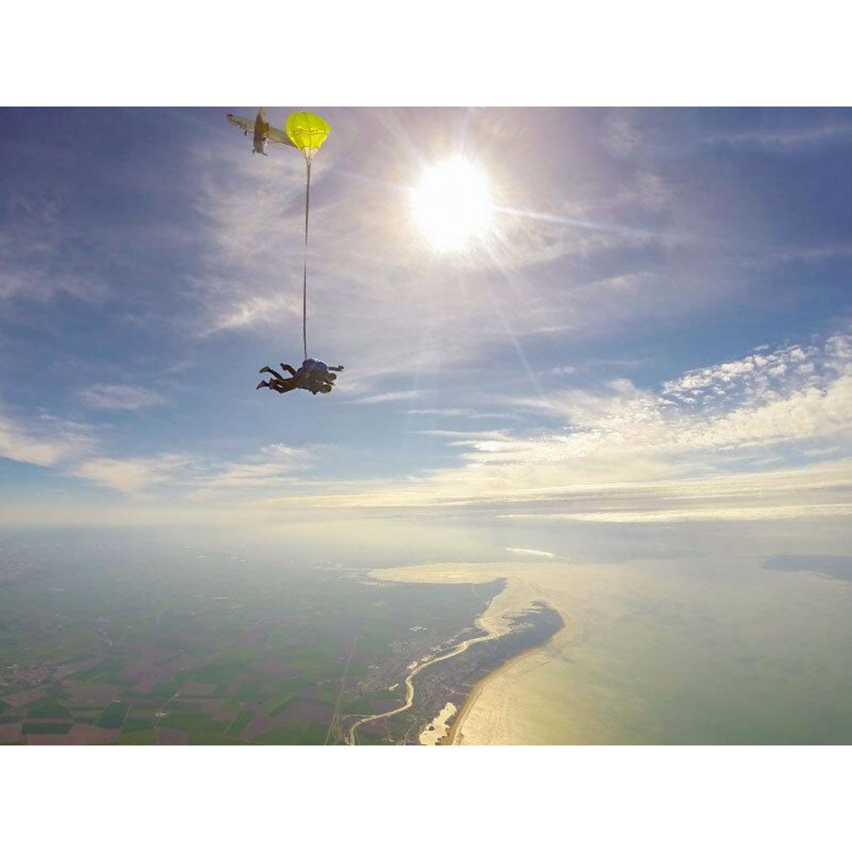 Smartbox Saut en parachute en tandem près de La Rochelle - Coffret Cadeau Sport & Aventure