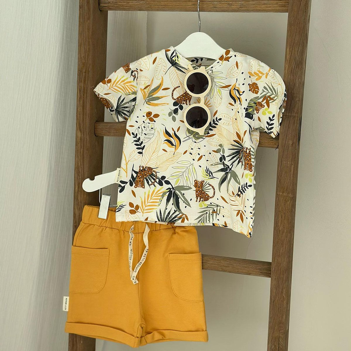 Petit Béguin Ensemble enfant t-shirt et short Wakae