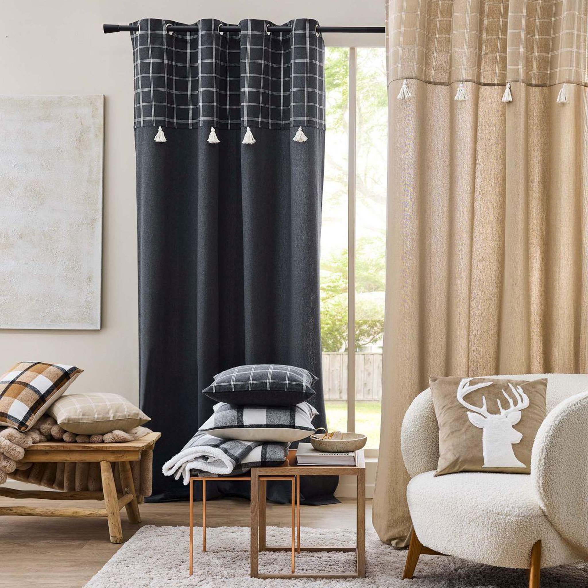 Voir la diapositive 4 : Douceur d'Intérieur Coussin déco en velours  cerf  45x45cm sable