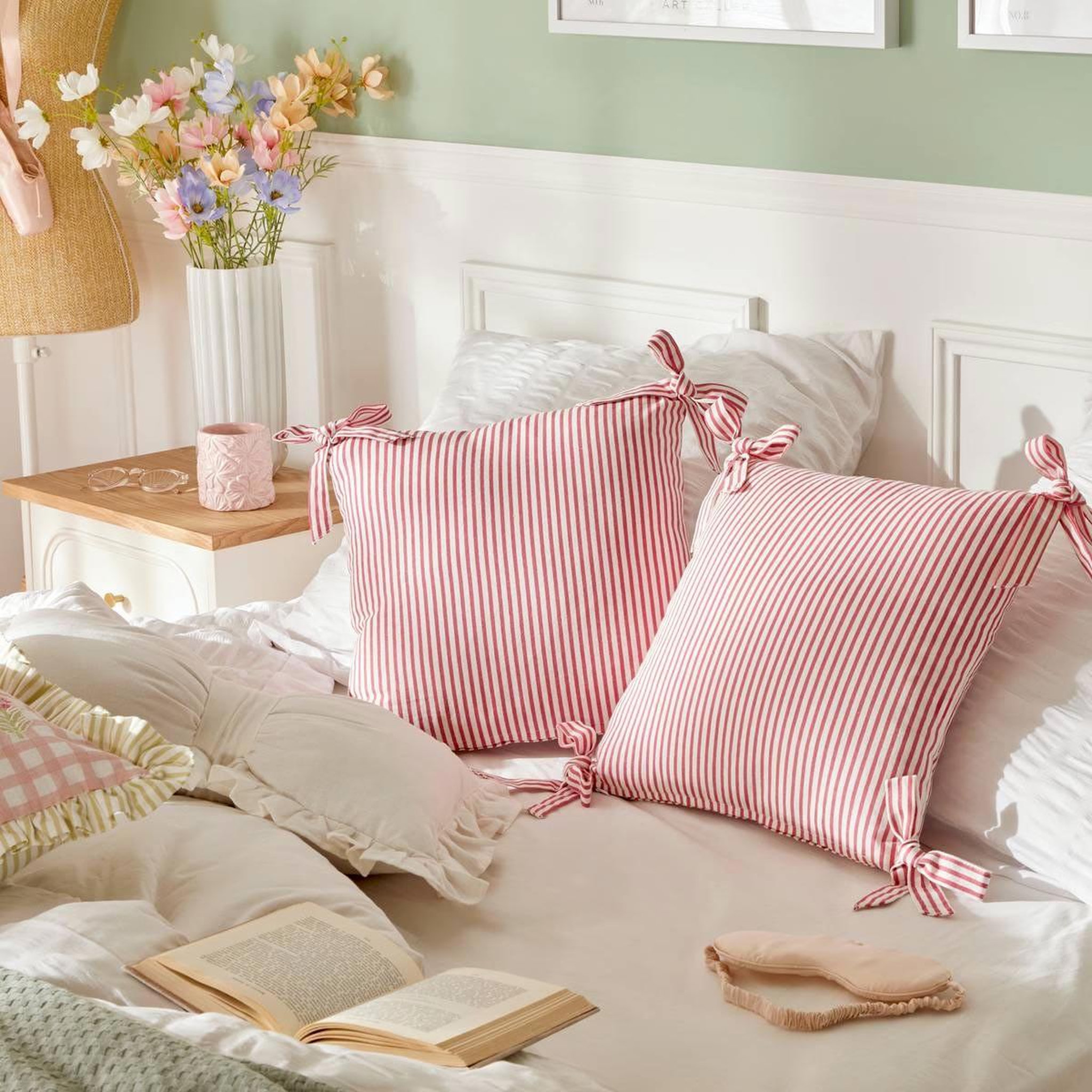 Voir la diapositive 3 : ATMOSPHERA Coussin à rayures  fleur de rose  40x40cm rose