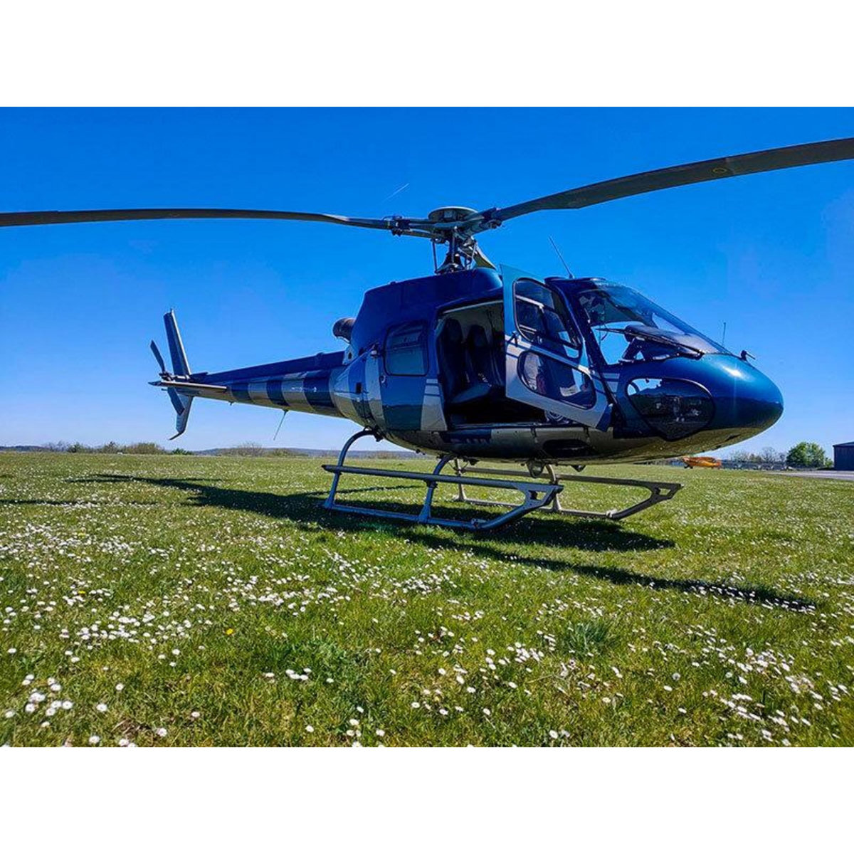 Smartbox Vol en hélicoptère de 20 min au-dessus des châteaux de l'Essonne - Coffret Cadeau Sport & Aventure