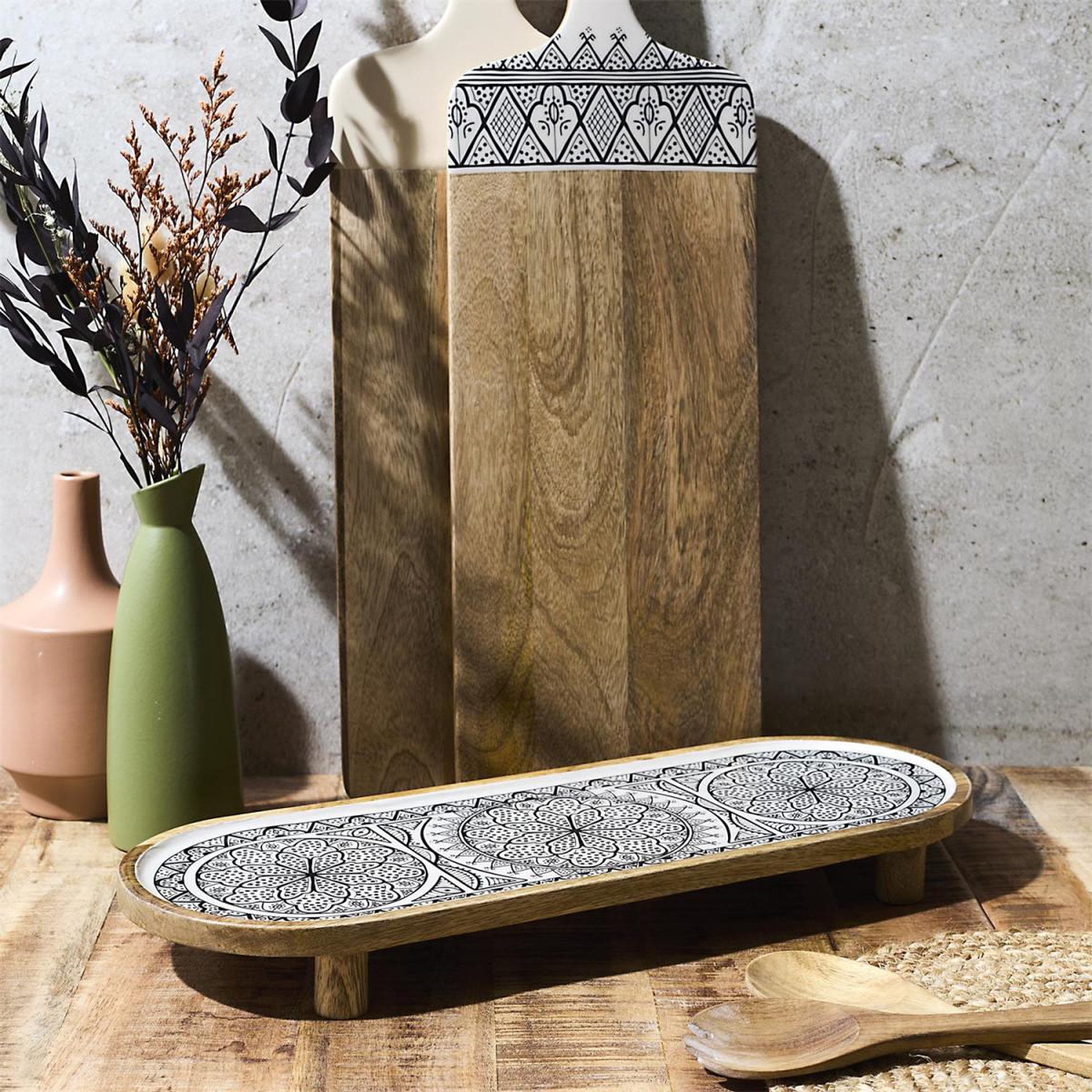 Voir la diapositive 3 : The Home Deco Factory Plat de Présentation en Bois  Dune  50cm Noir