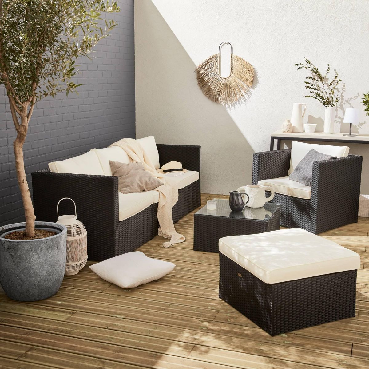 SWEEEK Salon de jardin table en résine tressée 5 places  Benito canapé fauteuil