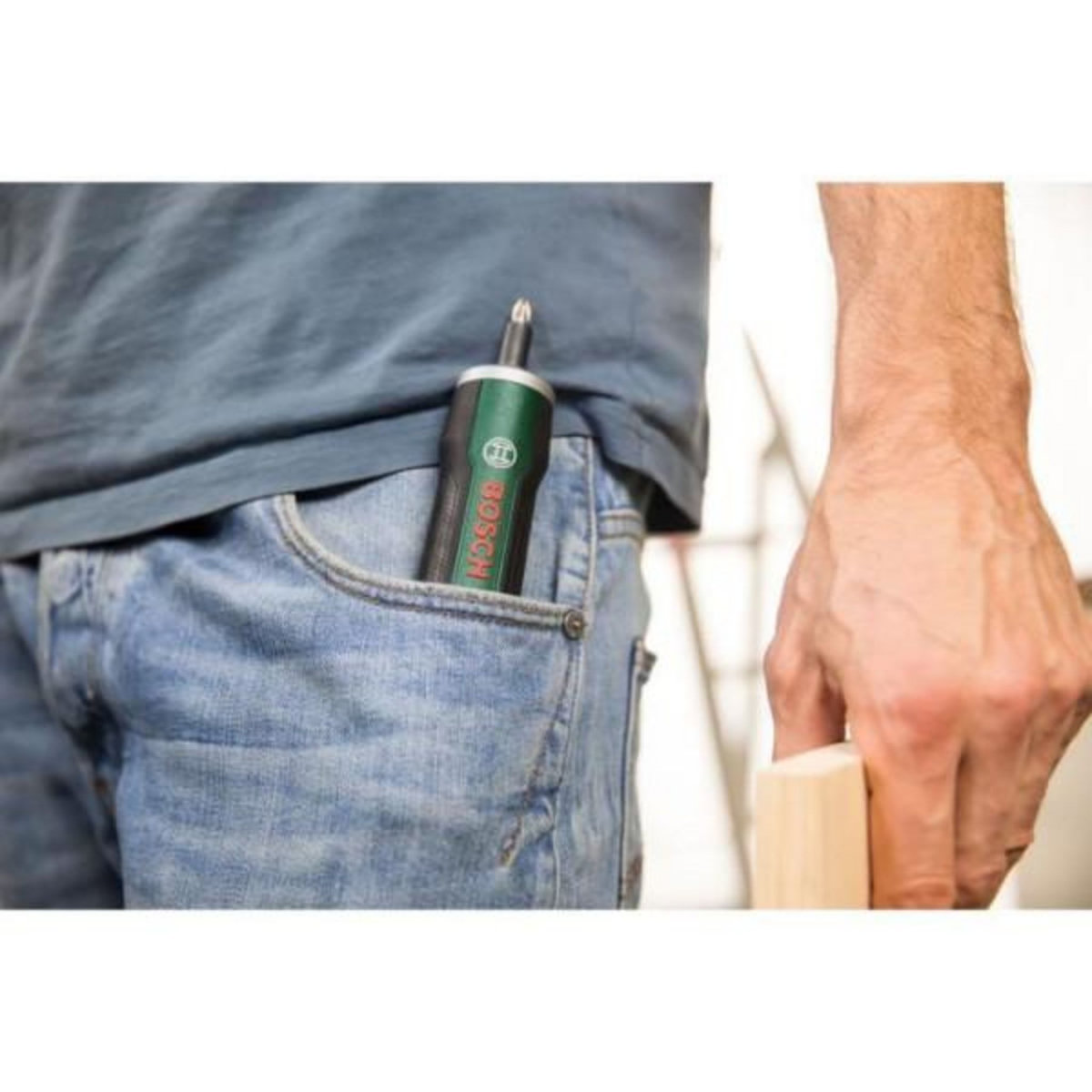 BOSCH Visseuse sans fil ergonomique Bosch - PushDrive (3,6V - 1,5Ah intégrée, recharge Micro USB, livrée avec 32 embouts de vissage