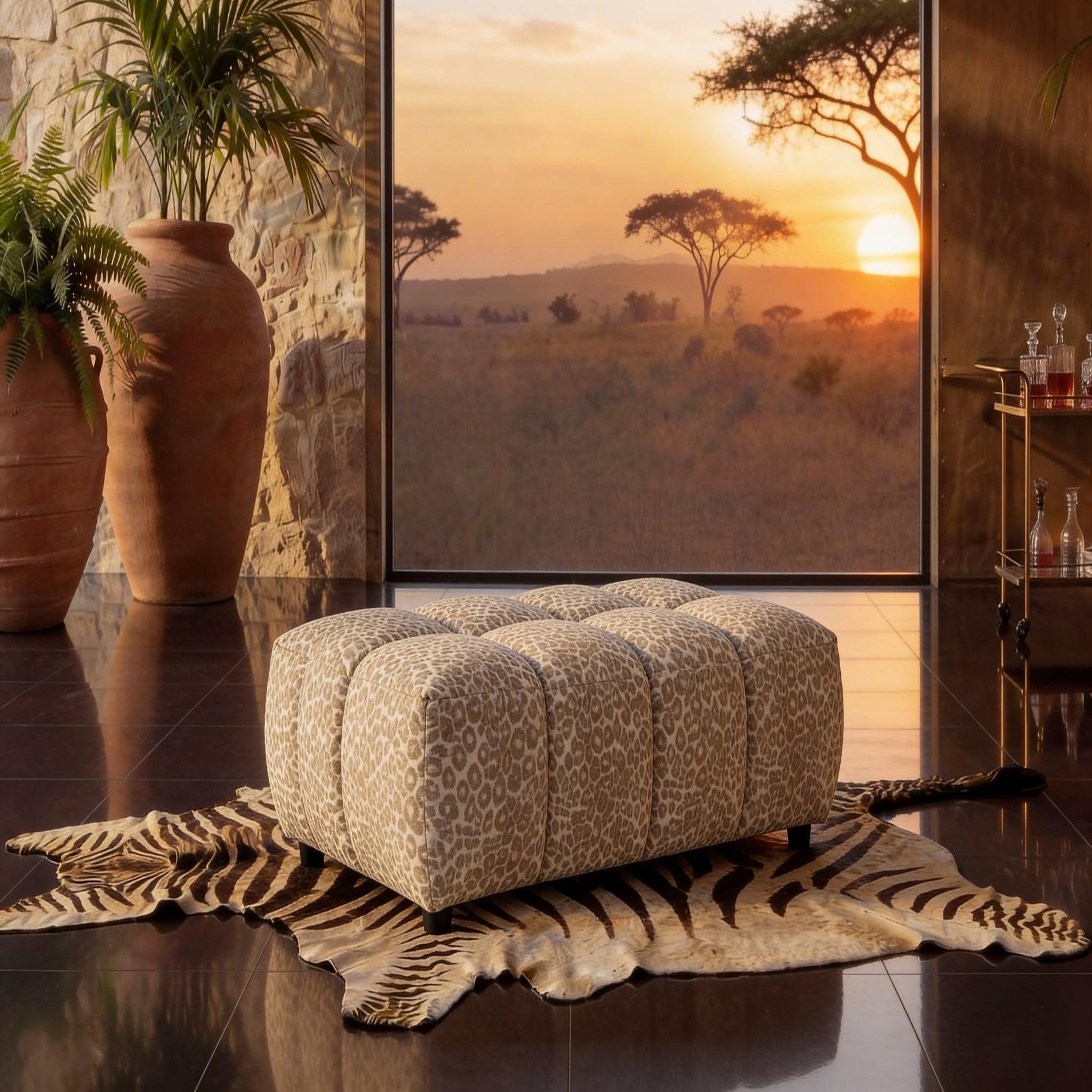 Voir la diapositive 2 : CASANOVA PARIS Alexia - pouf en tissu imprimé animalier 120x60x40