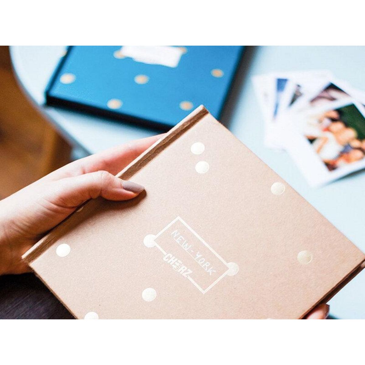 Smartbox Album photo Cheerz scrapbooking DIY avec 20 photos au format rétro - Coffret Cadeau Sport & Aventure