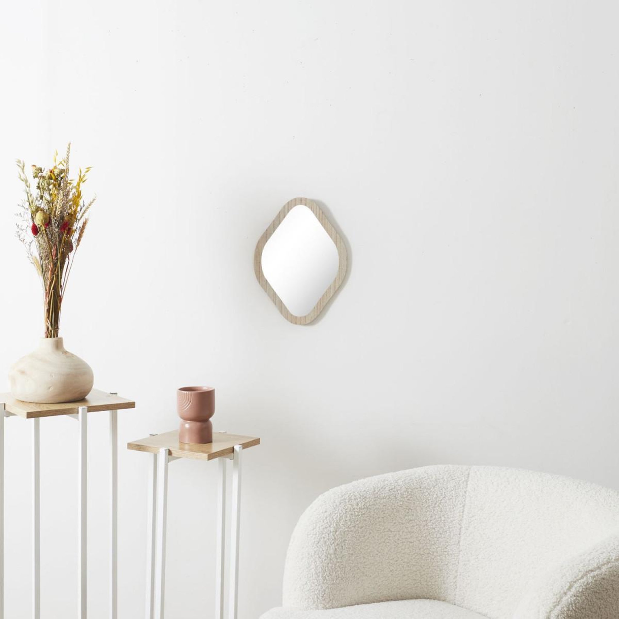 Voir la diapositive 2 : The Home Deco Factory Miroir Déco Losange  Elio  34cm Naturel