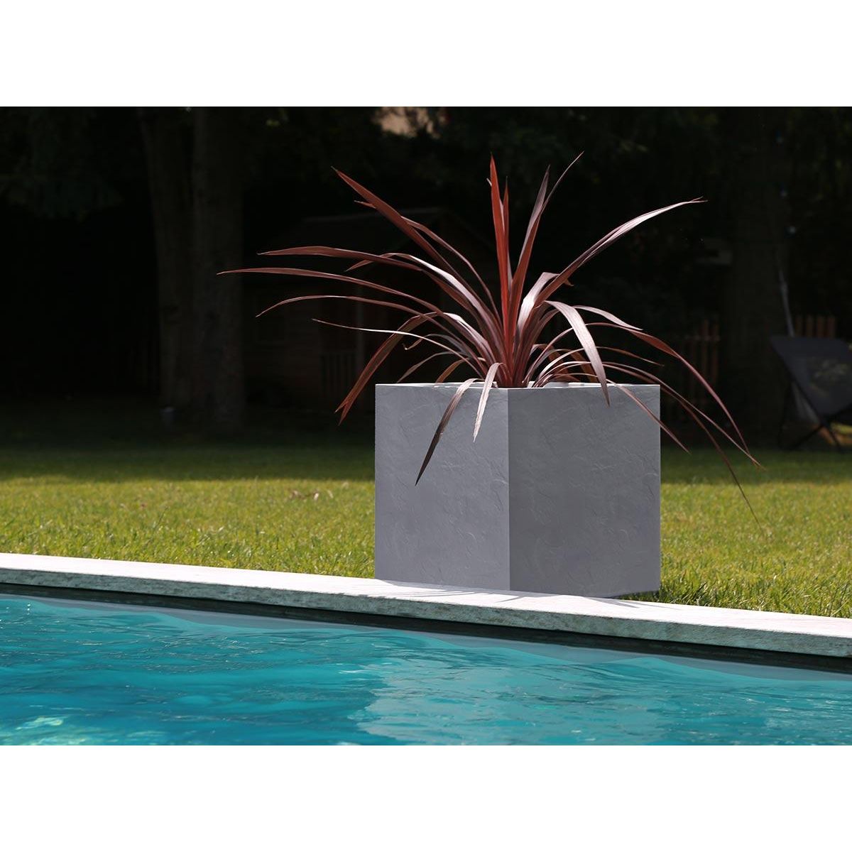 Eda Jardinière carrée Volcania effet pierre 39,5 x 39,5 x 43,5 cm - 31 L - Gris galet - Eda