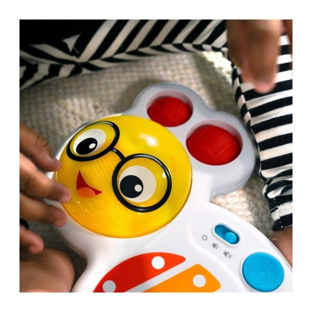 BABY EINSTEIN BABY EINSTEIN Xylophone avec sons et lumieres, 2 modes de jeu, 16 sons, 2 formes abatibles, contrôle volume
