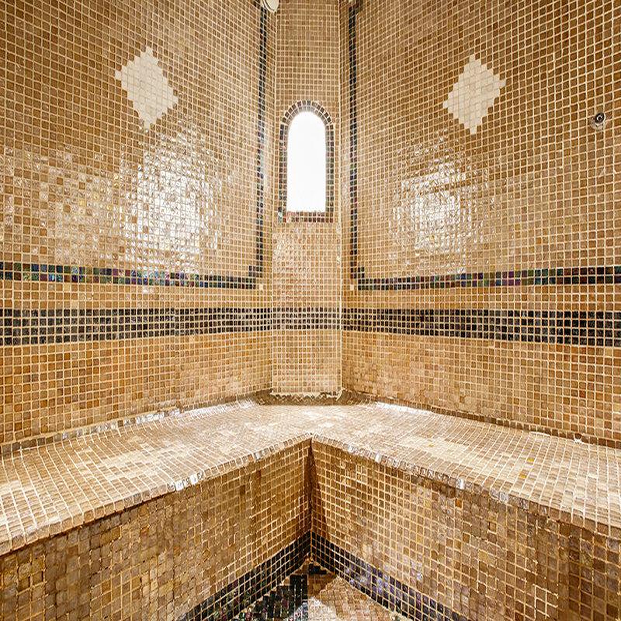 Voir la diapositive 4 : Smartbox 3 jours bien-être en hôtel de charme 4* à Arles avec accès privatif au hammam - Coffret Cadeau Séjour