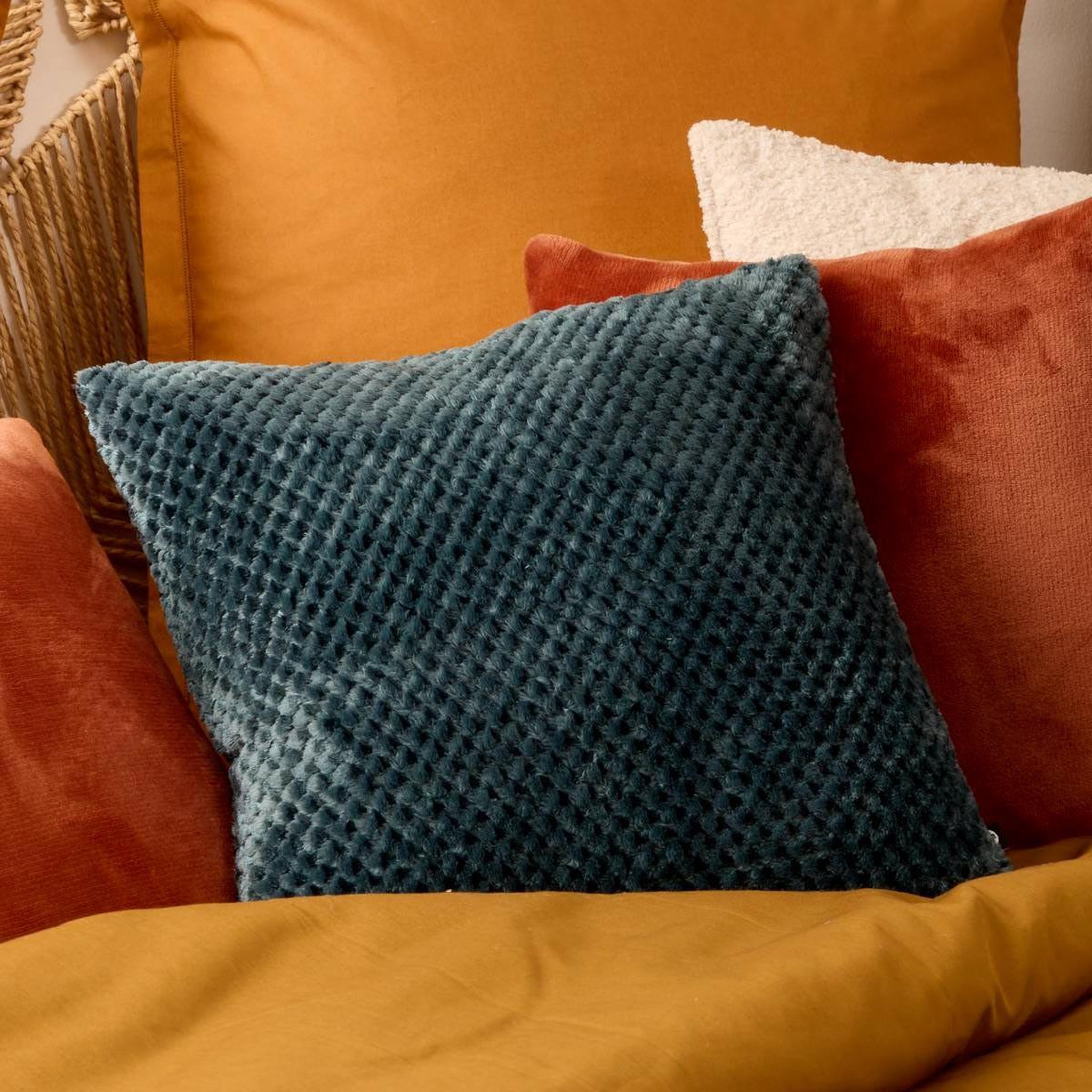 Voir la diapositive 3 : ATMOSPHERA Coussin jacquard en flanelle  lyno  40x40cm bleu