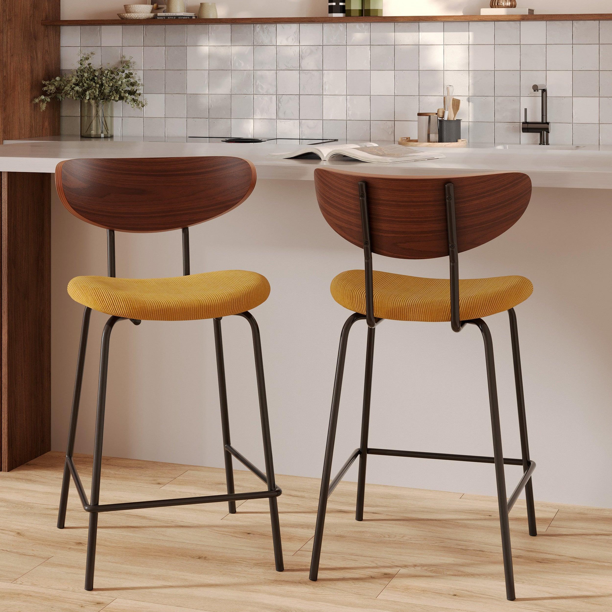 Voir la diapositive 2 : MAISON PAVANE Lot de 2 chaises pour îlot central en velours côtelé jaune 64.5 cm-jade