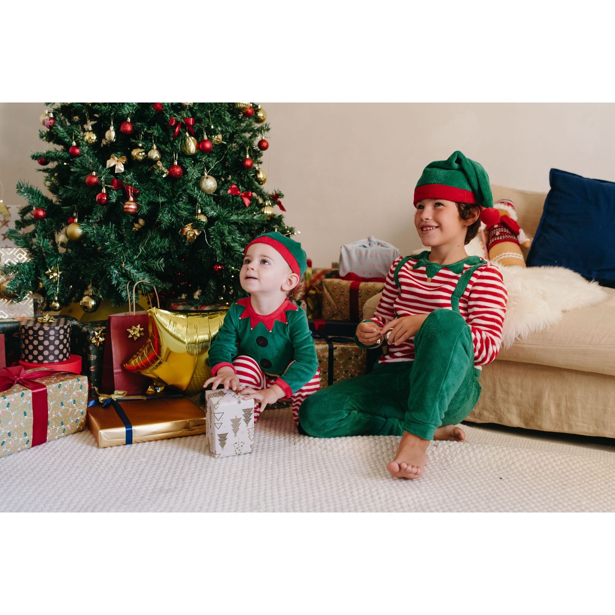 INEXTENSO Dors bien Noël avec bonnet en velours lutin bébé 