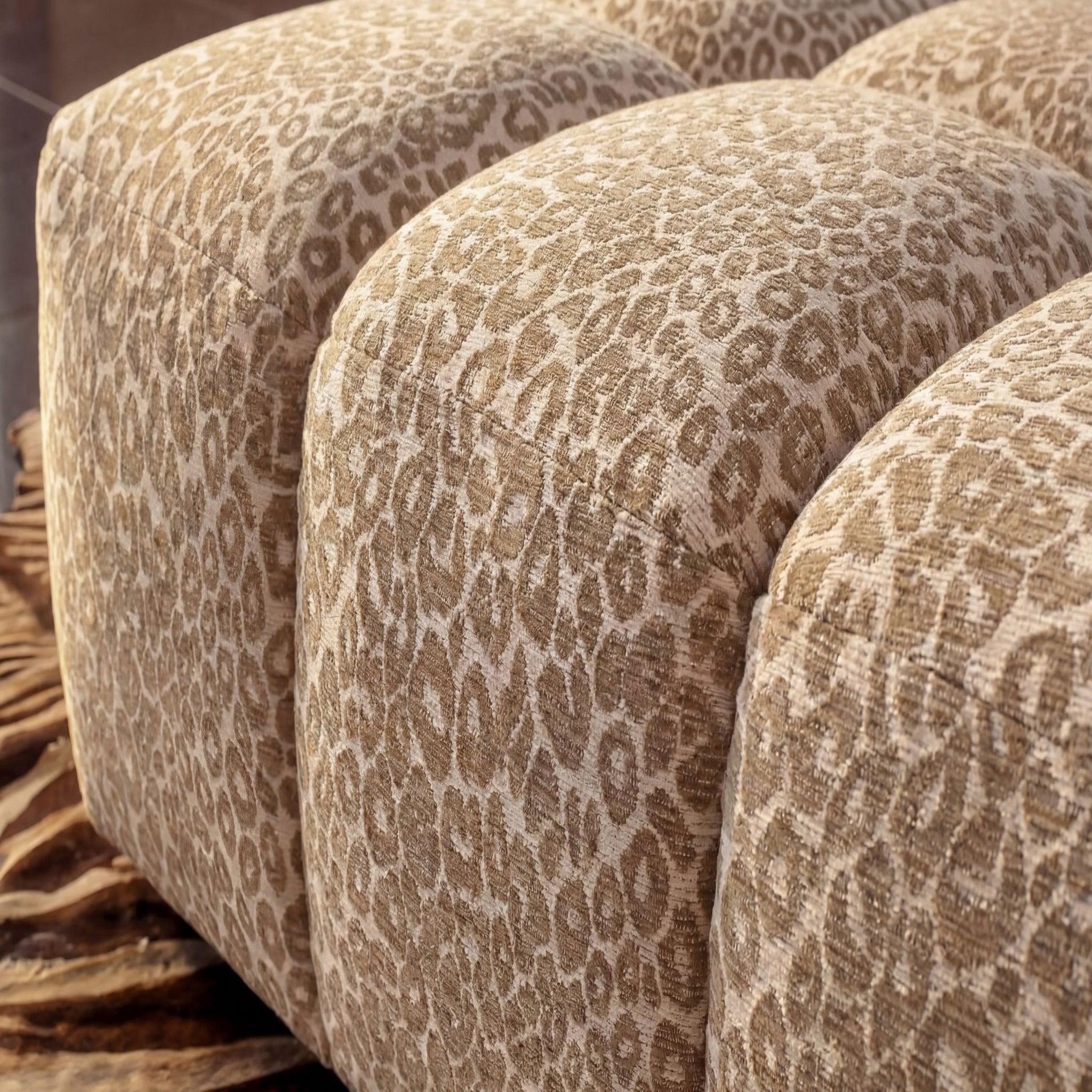 Voir la diapositive 4 : CASANOVA PARIS Alexia - pouf en tissu imprimé animalier 120x60x40