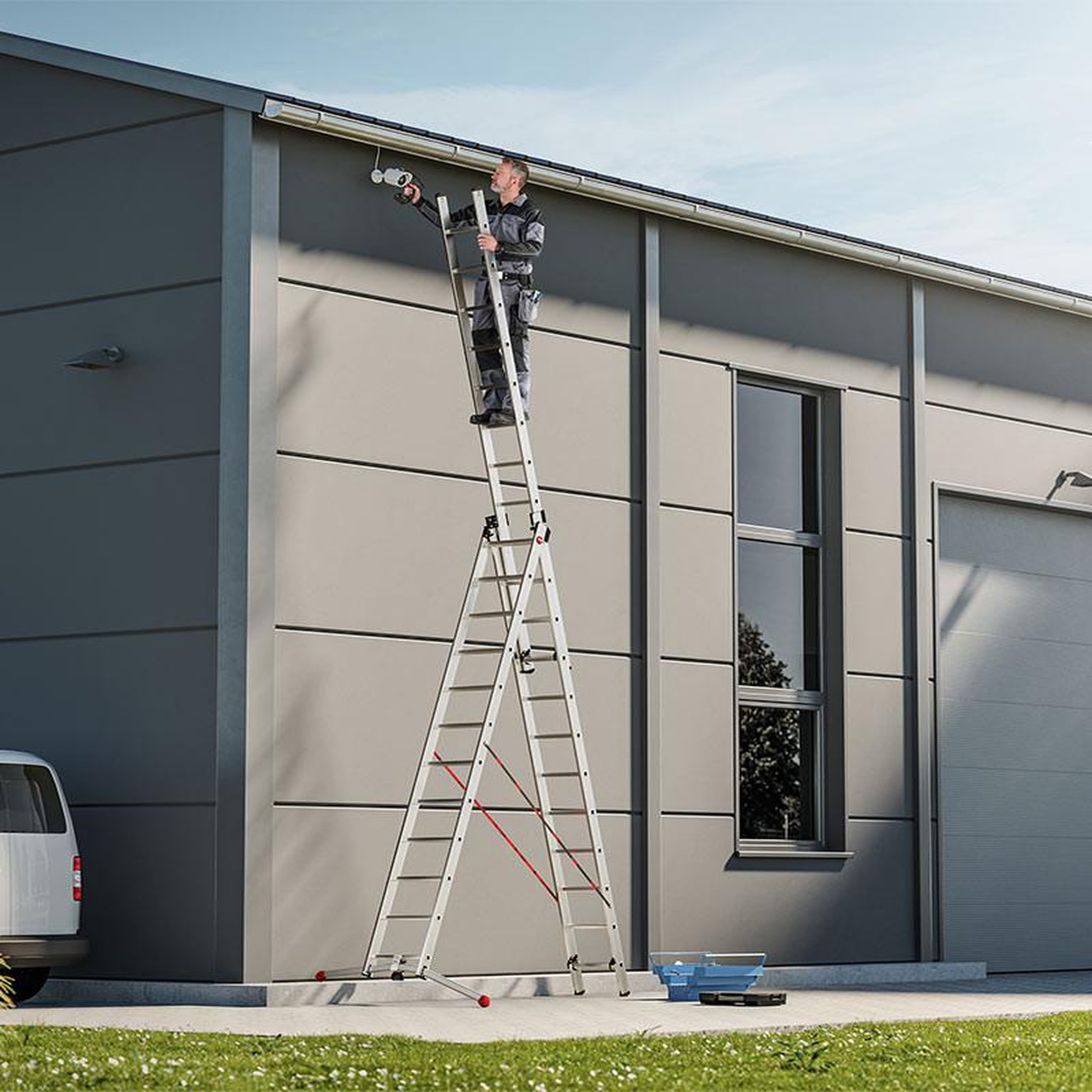 Voir la diapositive 2 : HAILO Echelle transformable pro 3 plans 3x12 échelons 8,3m/9m en aluminium Hailo ProfiLot