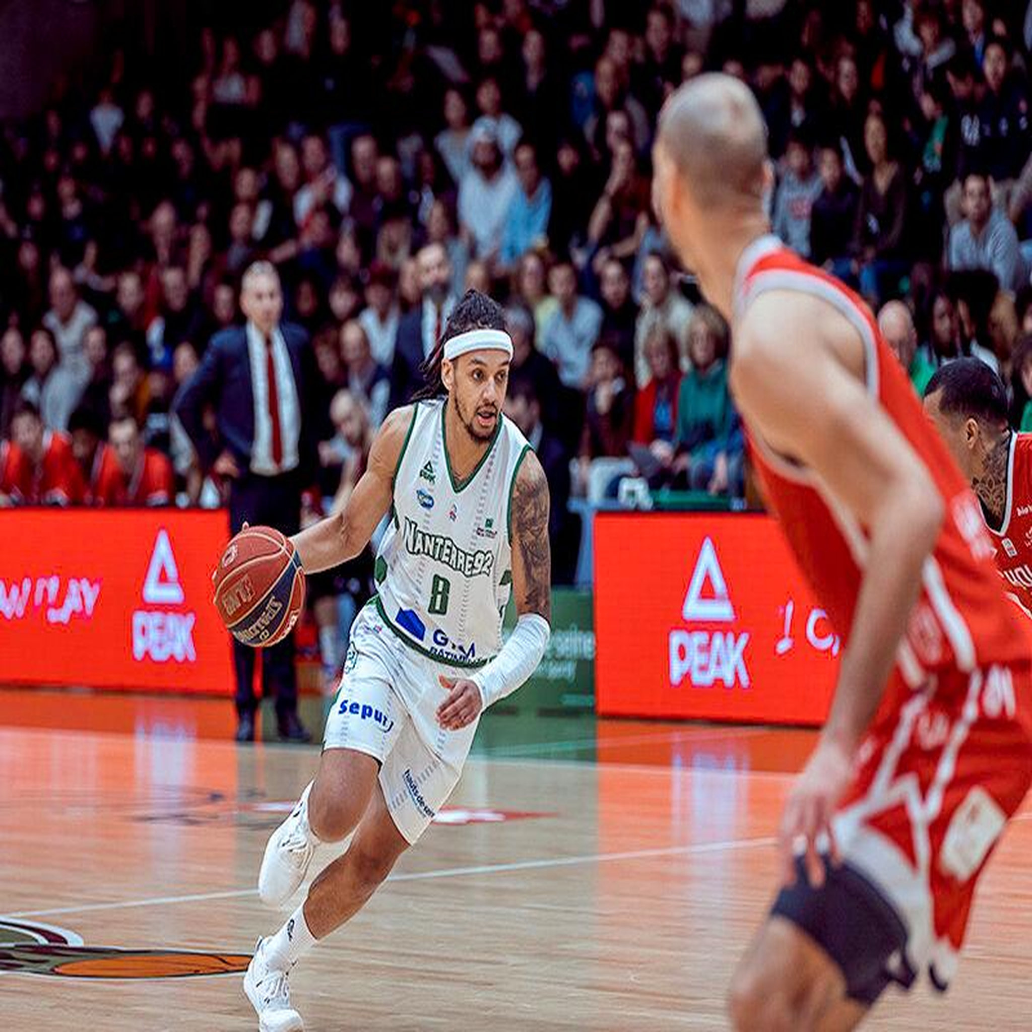 Voir la diapositive 2 : Smartbox Accès VIP pour 2 à un match de basketball du Nanterre 92 avec cocktail dînatoire - Coffret Cadeau Sport & Aventure