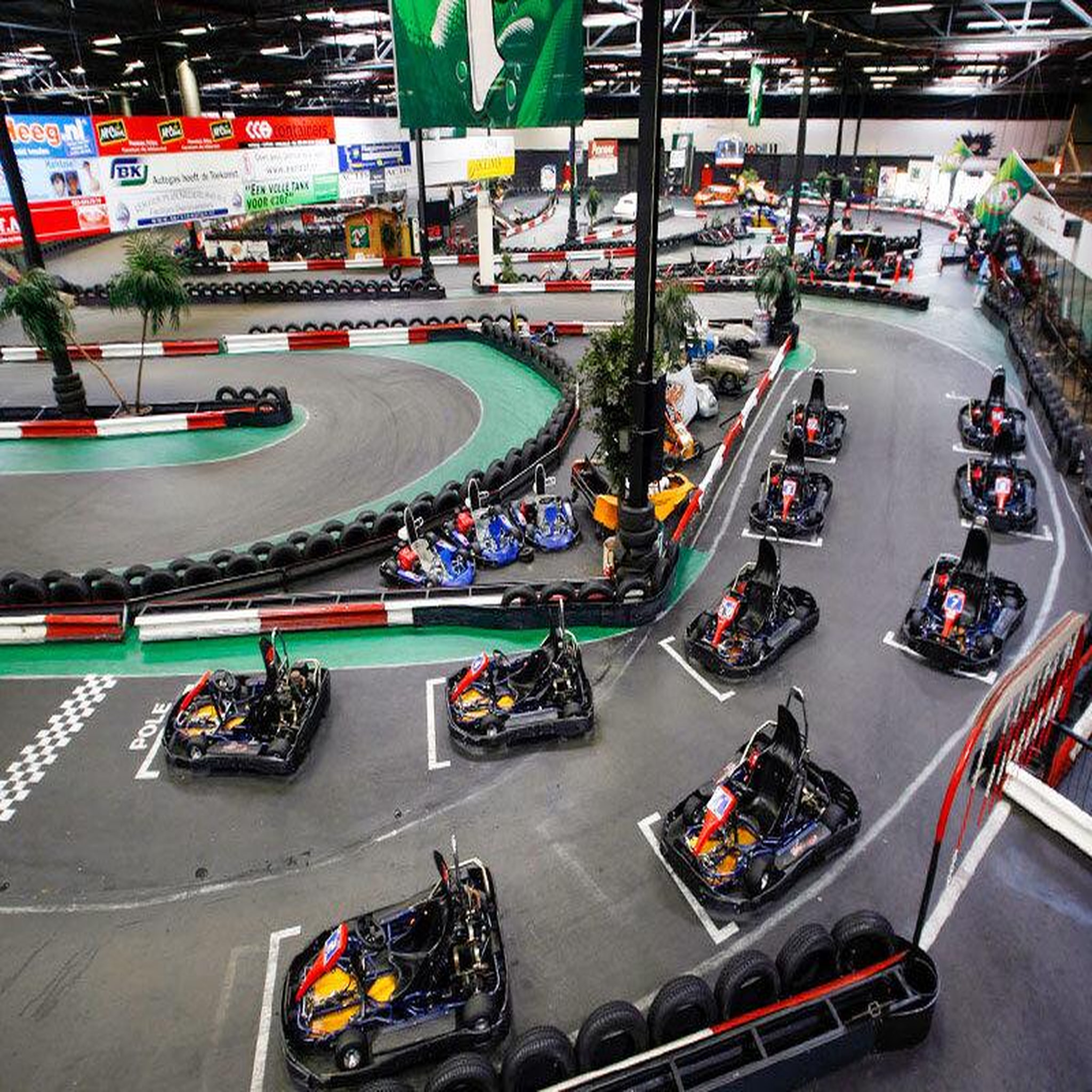 Voir la diapositive 4 : Smartbox Sensations karting - coffret cadeau sport & aventure