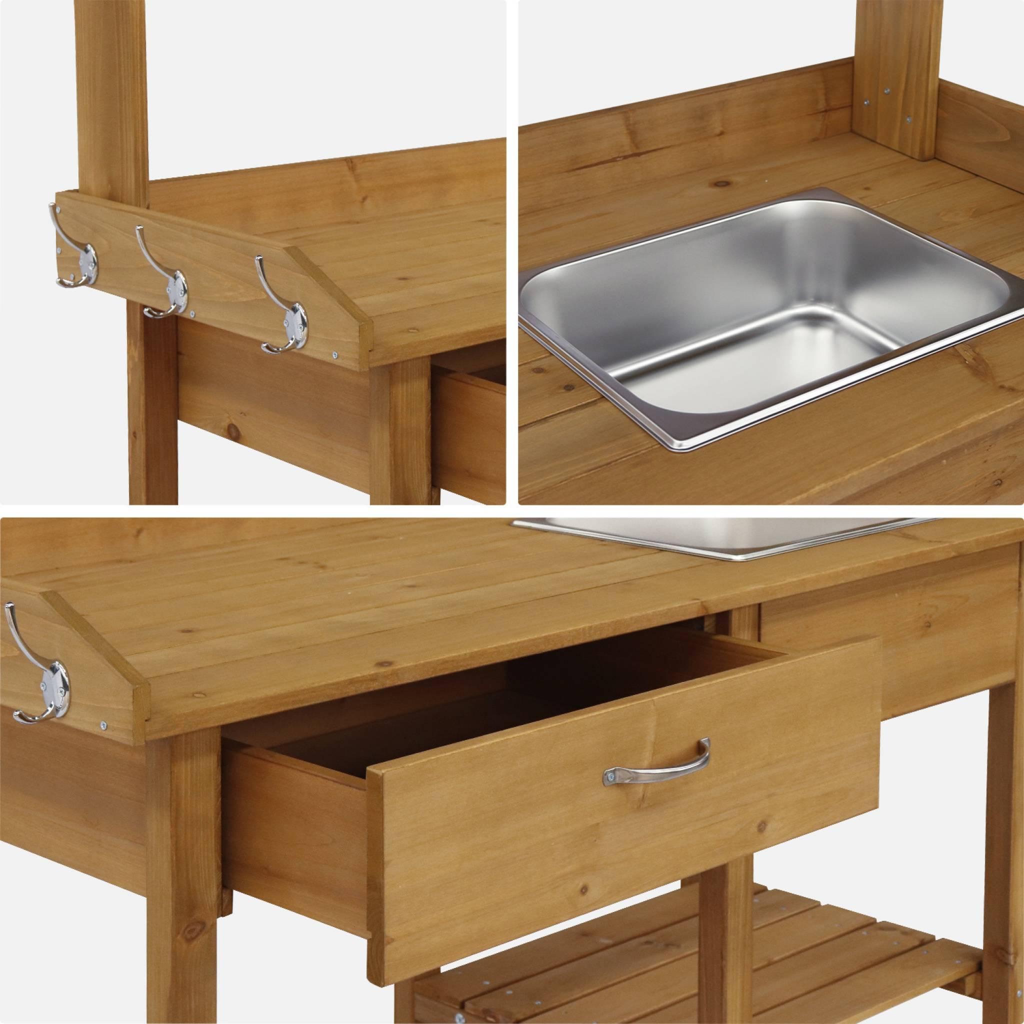 Voir la diapositive 5 : SWEEEK Table de rempotage en bois Capucine. 1 tiroir. 2 étagères. 1 évier. crochets