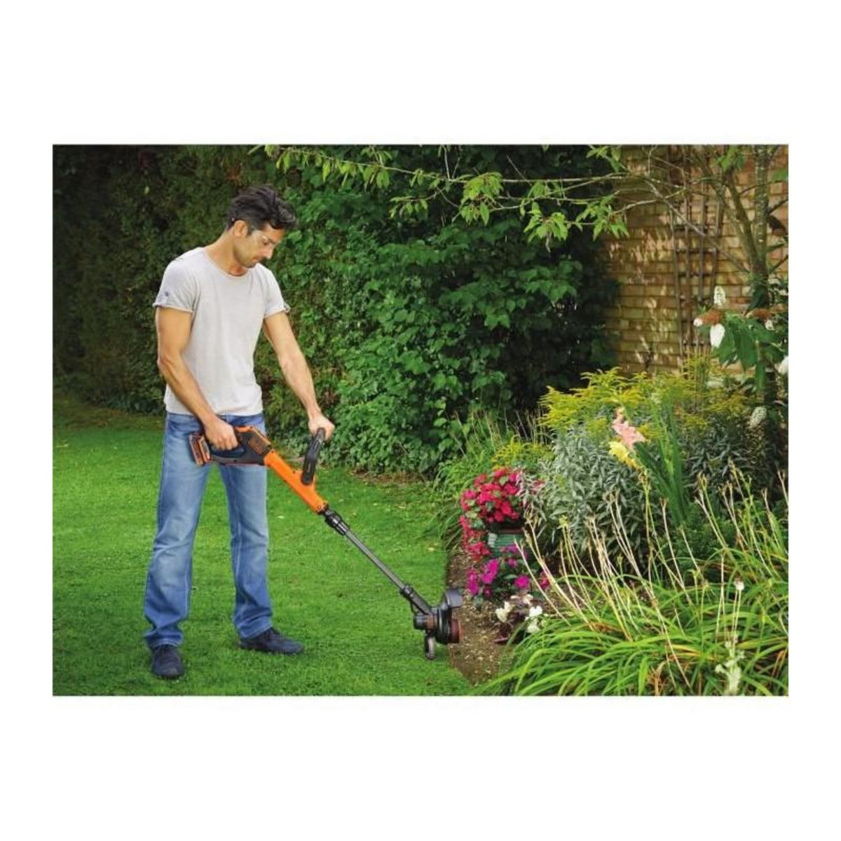 Black et Decker Coupe-bordure a batterie BLACK+DECKER - STC1820EPC - 18V - 28 cm Livre avec batterie 2,0 Ah + chargeur