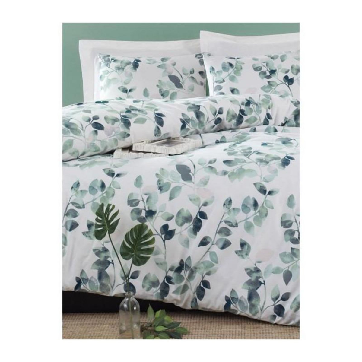 GENERIQUE Parure de lit - 1 housse de couette 220 x 240 cm + 2 taies d'oreiller 60 x 60 cm - 65% coton, 35% polyester - Vert