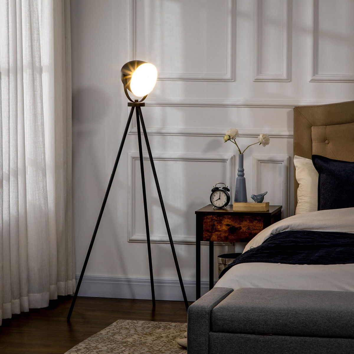 HOMCOM Lampadaire trépied style industriel abat-jour ajustable E27 40W max. dim. 60L x 54l x 135H cm métal noir blanc