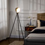 Voir la diapositive 2 : HOMCOM Lampadaire trépied style industriel abat-jour ajustable E27 40W max. dim. 60L x 54l x 135H cm métal noir blanc