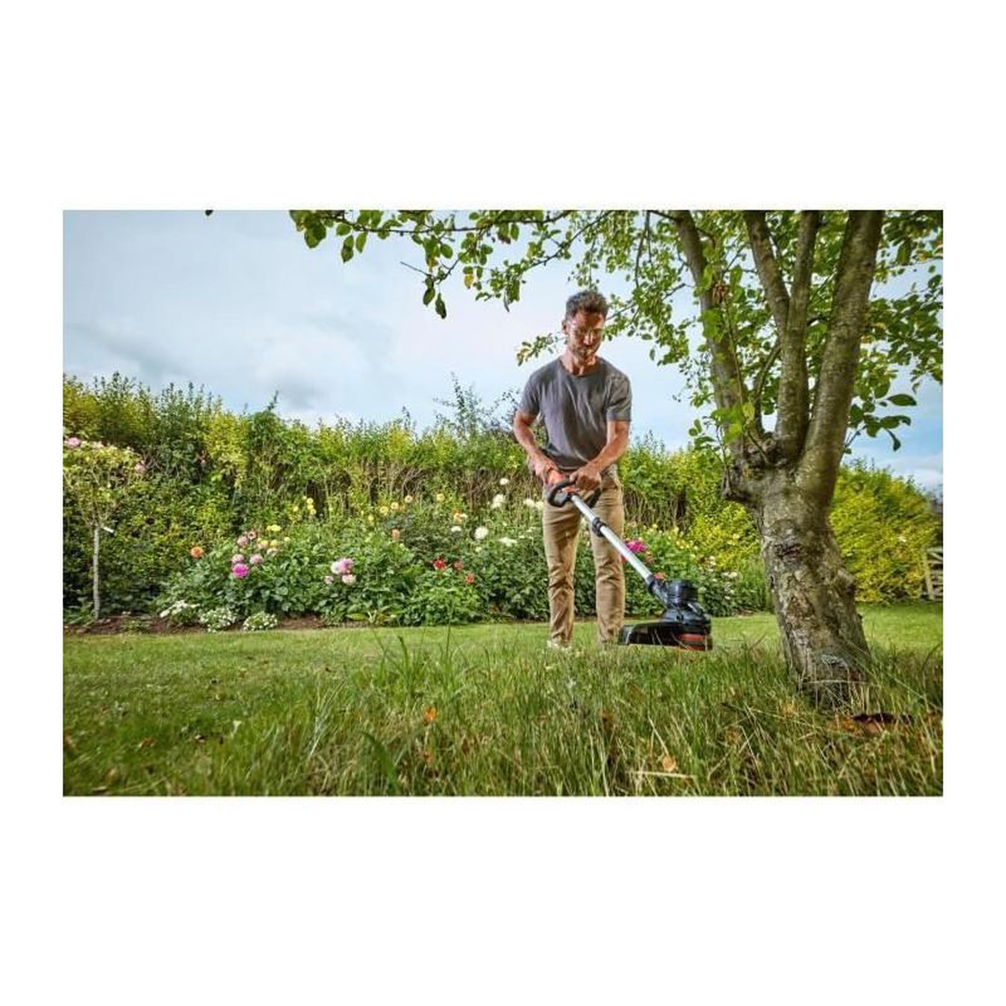 Voir la diapositive 2 : Black et Decker Coupe-bordure a batterie BLACK+DECKER - BCSTE636L1-QW - 36V - 33 cm Livre avec batterie 2,5 Ah + chargeur