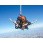 Voir la diapositive 3 : Smartbox Saut en solo à 1100 m avec un parachute à ouverture automatique - Coffret Cadeau Sport & Aventure