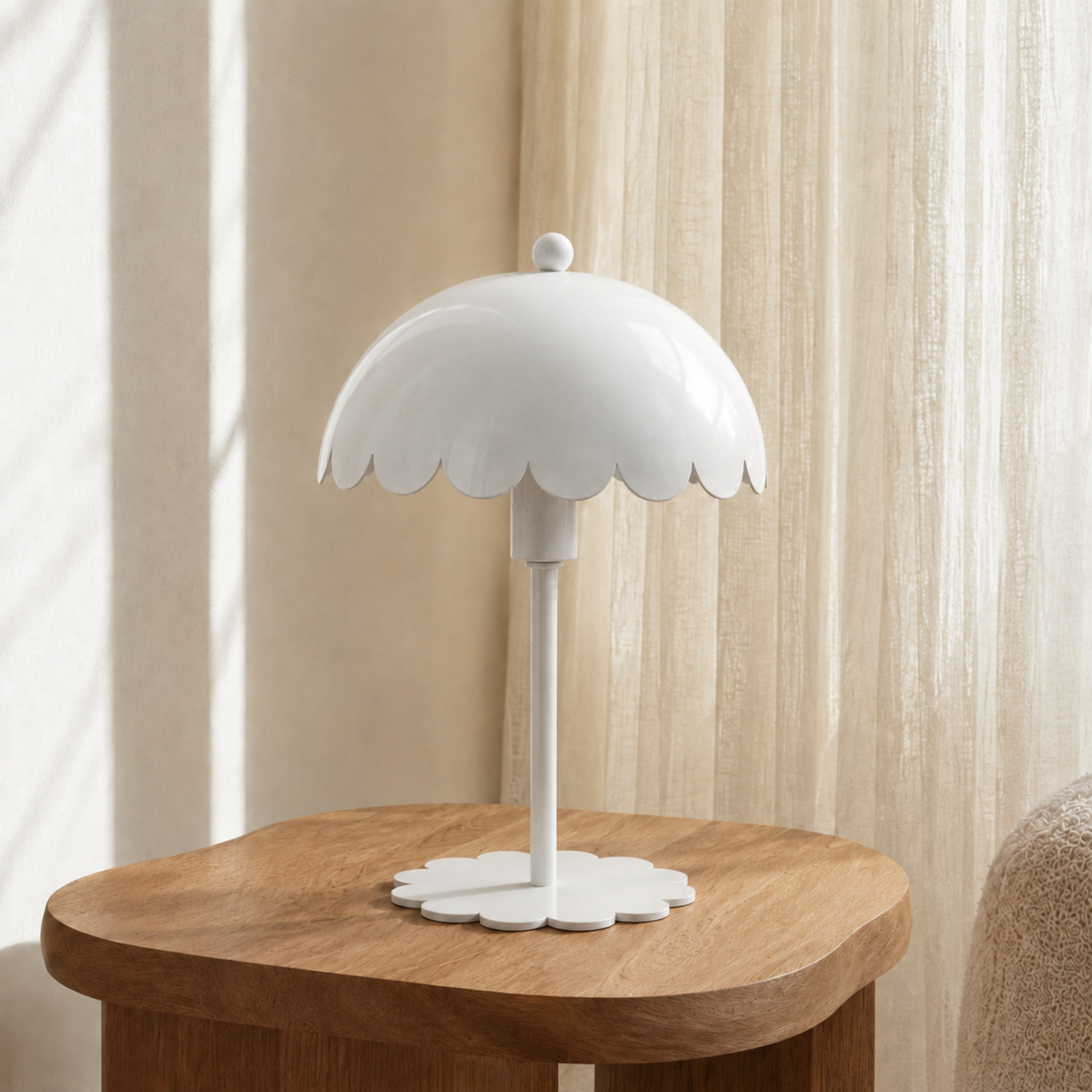 Voir la diapositive 2 : MAISON PAVANE Lampe à poser en métal blanc-margot