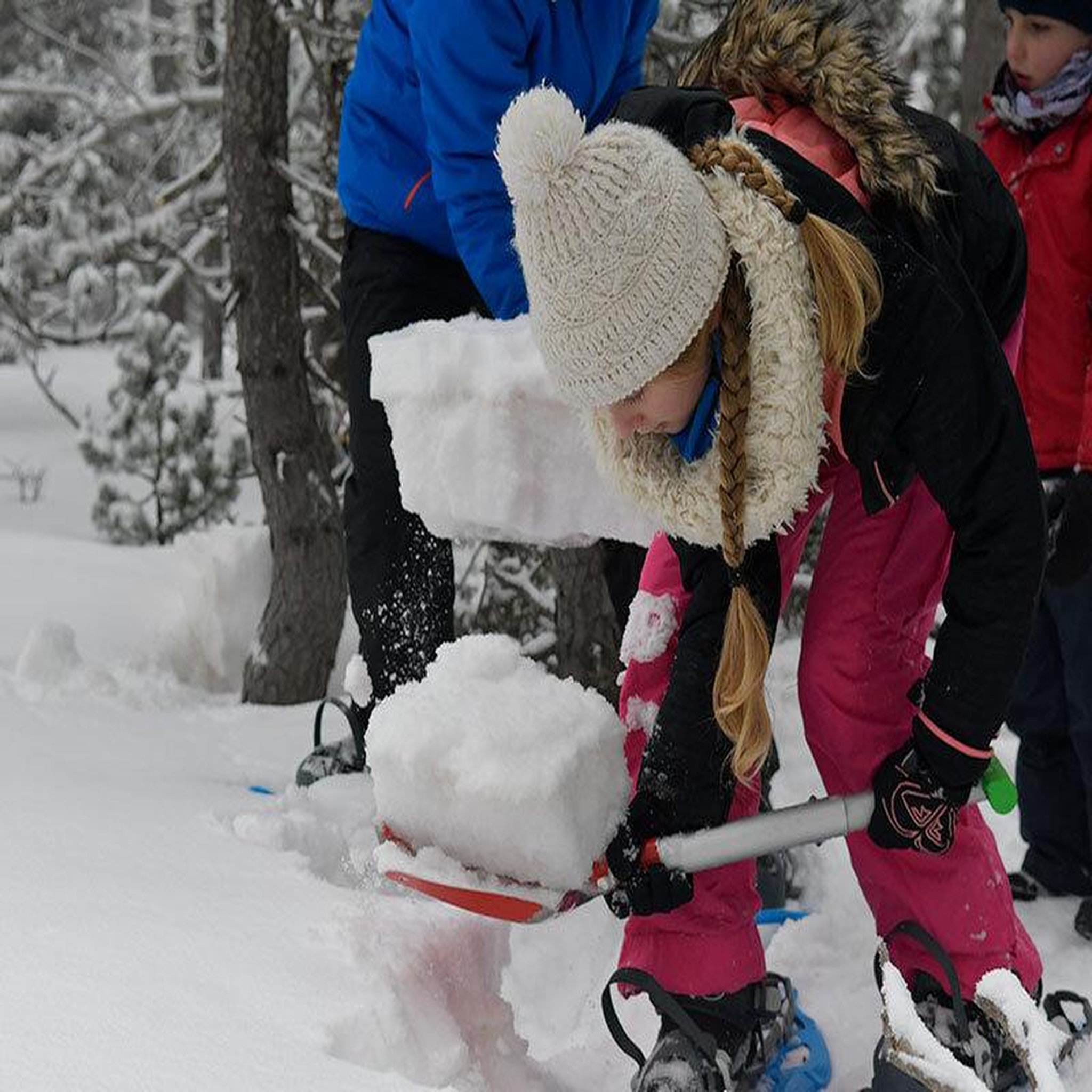 Voir la diapositive 2 : Smartbox Journée insolite : sortie trappeur en famille près de font-romeu pour 1 adulte et 1 enfant - coffret cadeau sport & aventure