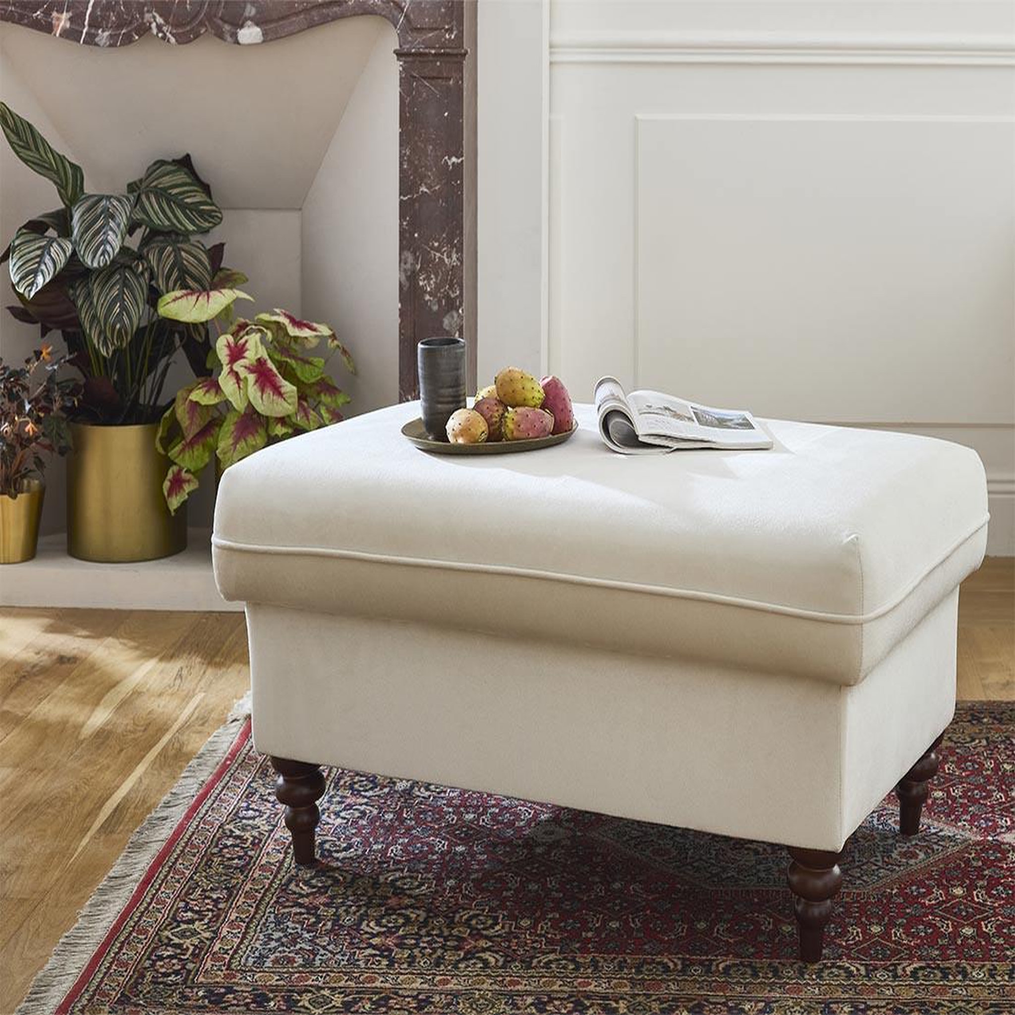 Voir la diapositive 2 : BEST MOBILIER Flamingo - pouf en velours
