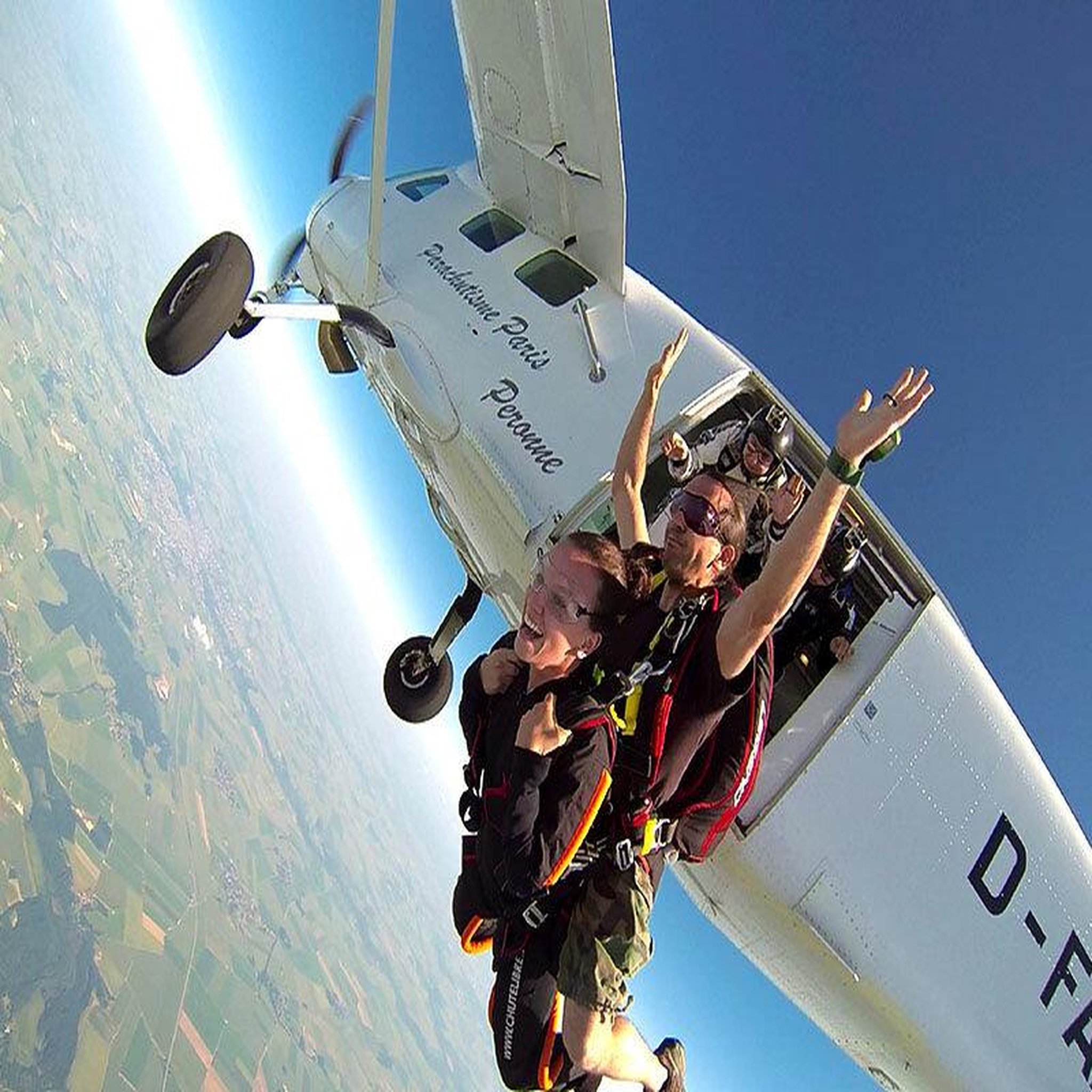 Voir la diapositive 2 : Smartbox Saut en parachute en europe - coffret cadeau sport & aventure