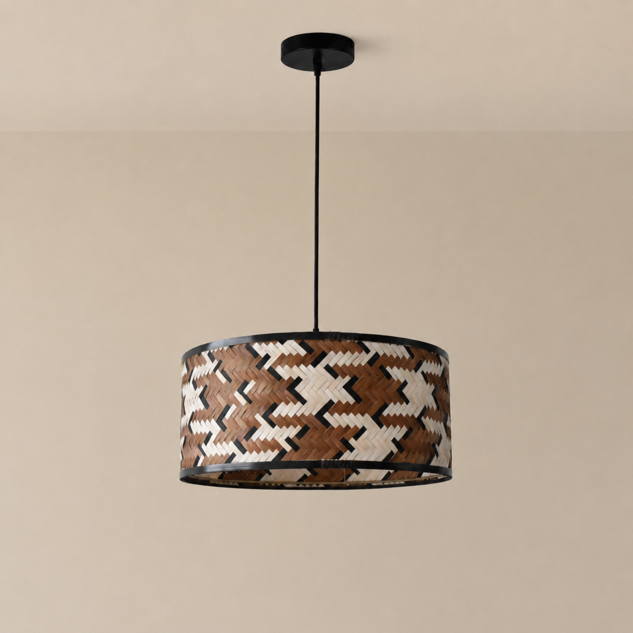 Voir la diapositive 2 : MAISON PAVANE Suspension en bambou tressé marron et noir 50 cm-phil