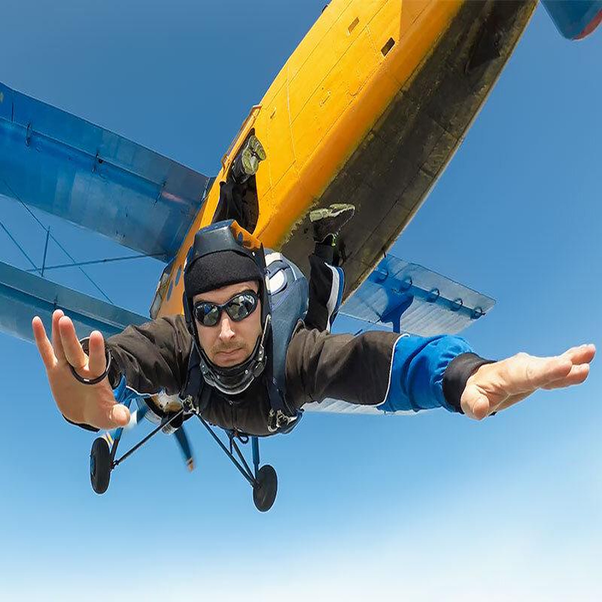 Voir la diapositive 2 : Smartbox Saut en parachute à ouverture automatique à 1100 m en solo près d'amiens - coffret cadeau sport & aventure