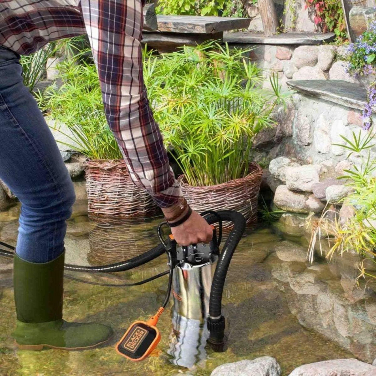 Black et Decker Pompe Vide Cave Eaux Sales 1100W - Pompe à Eau Débit max 16500 l/h Élévation 10.5m Black+Decker