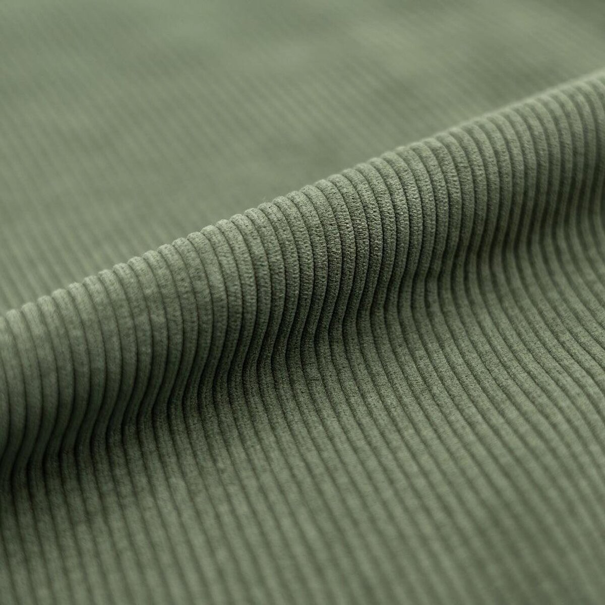 Rendez vous déco Lot de 2 chaises en velours côtelé vert kaki et dossier en noyer - Jade