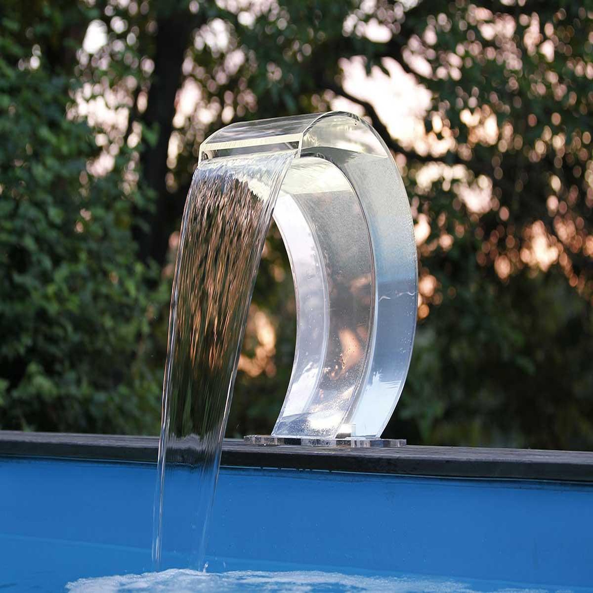 Voir la diapositive 2 : Ubbink Cascade de piscine Mamba LED en acrylique transparent - Ubbink