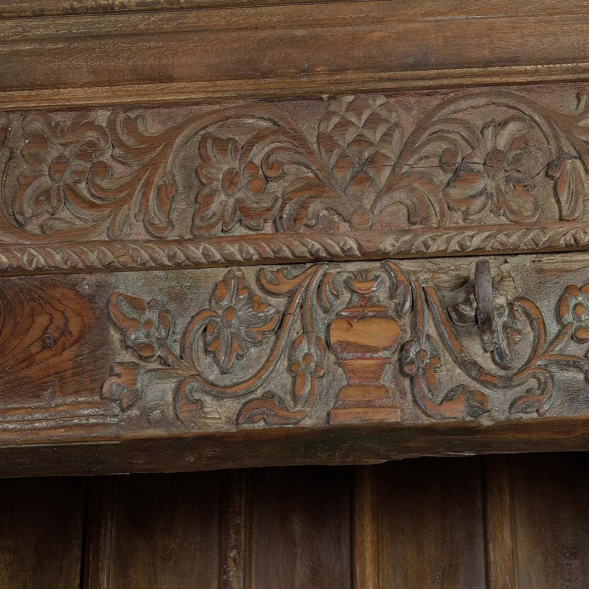 Voir la diapositive 3 : GINER Y COLOMER SL Bibliothèque en bois de manguier 142 cm style rustique contemporain