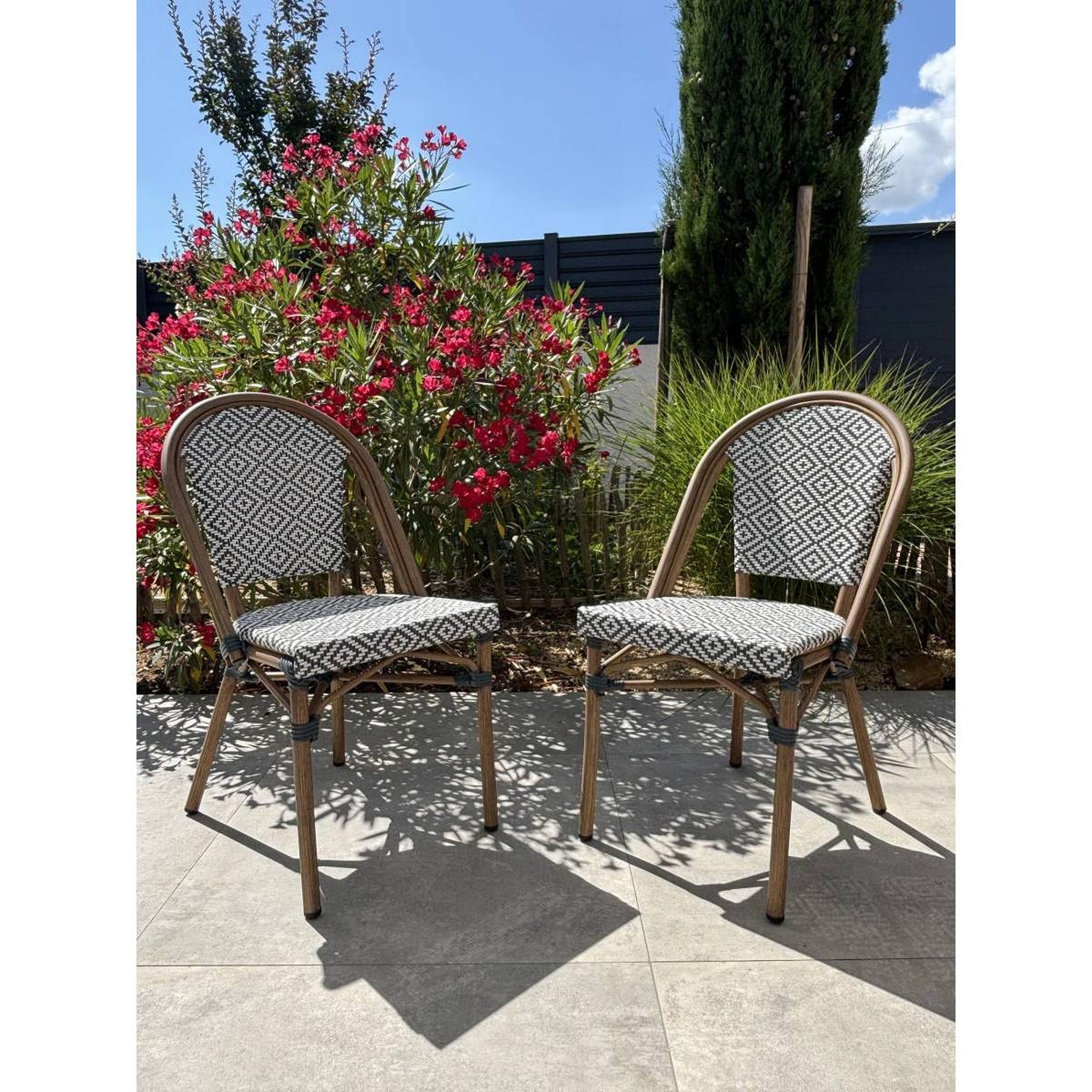 Voir la diapositive 6 : Paris Prix Ensemble table de jardin en terrazzo & 2 chaises  bistro  60cm bleu