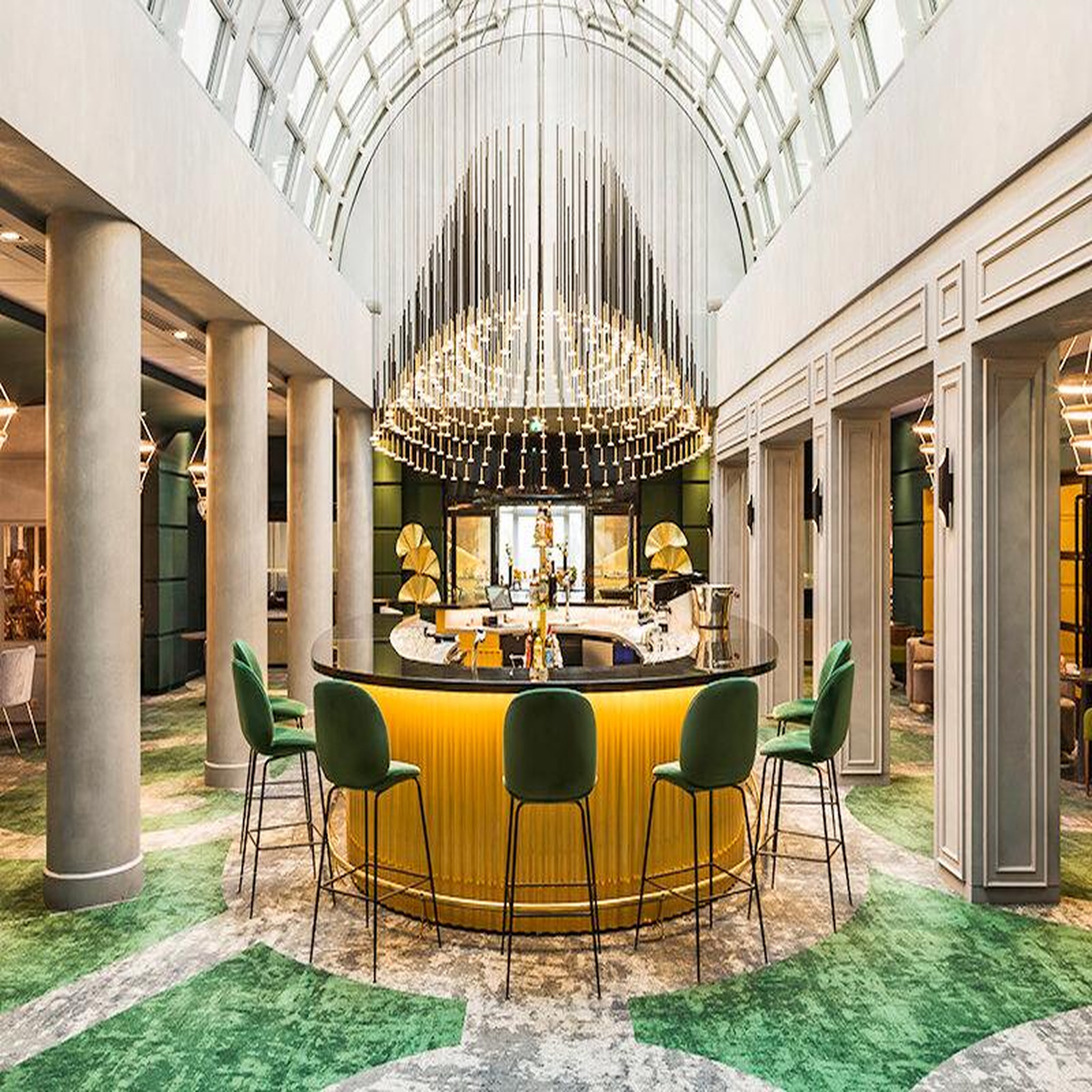 Voir la diapositive 2 : Smartbox Séjour en boutique hôtel 4* avec accès à l'espace détente près du château de versailles - coffret cadeau séjour