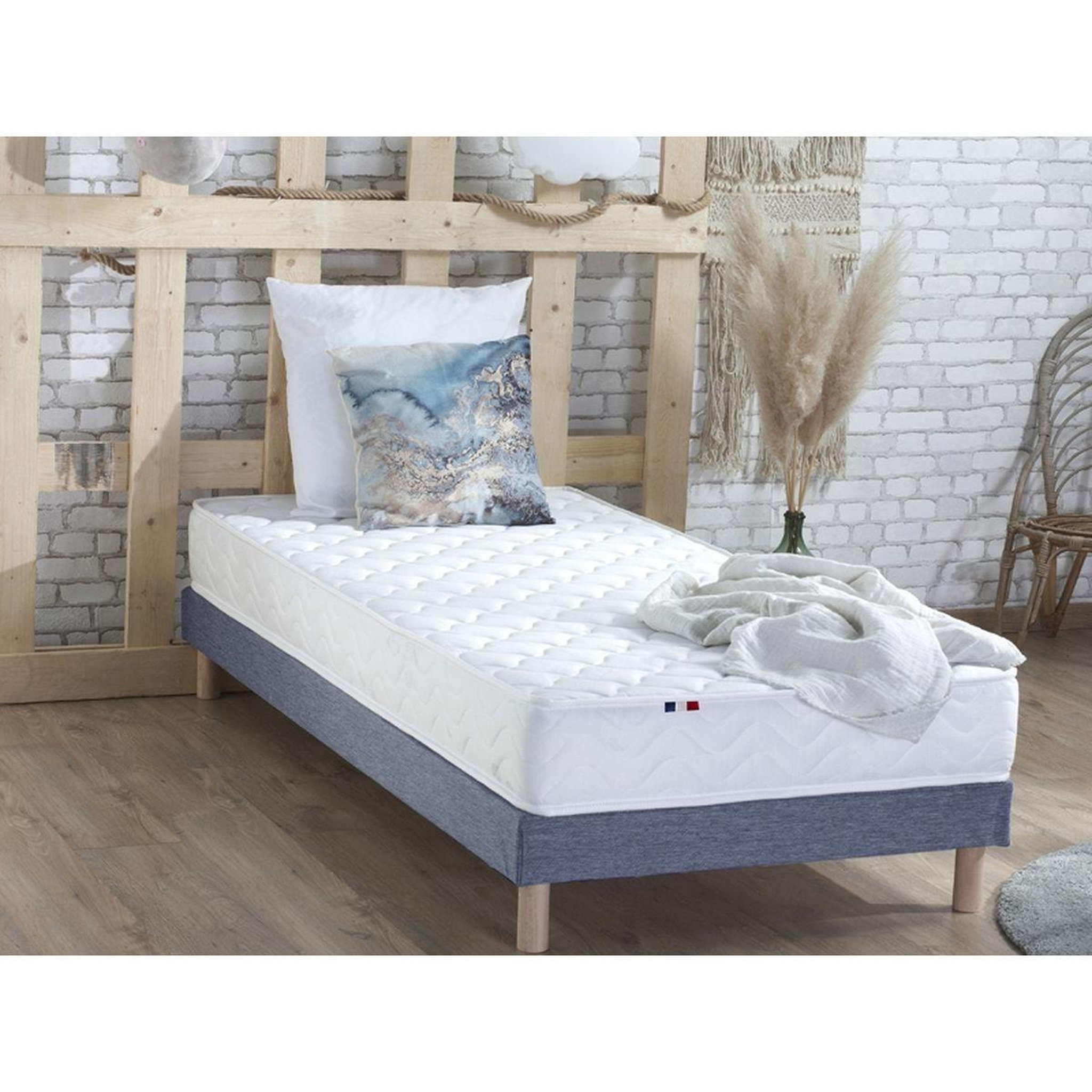 Voir la diapositive 1 : Matelas 100% Mousse ferme réversible  90 x 190 cm STRATUS