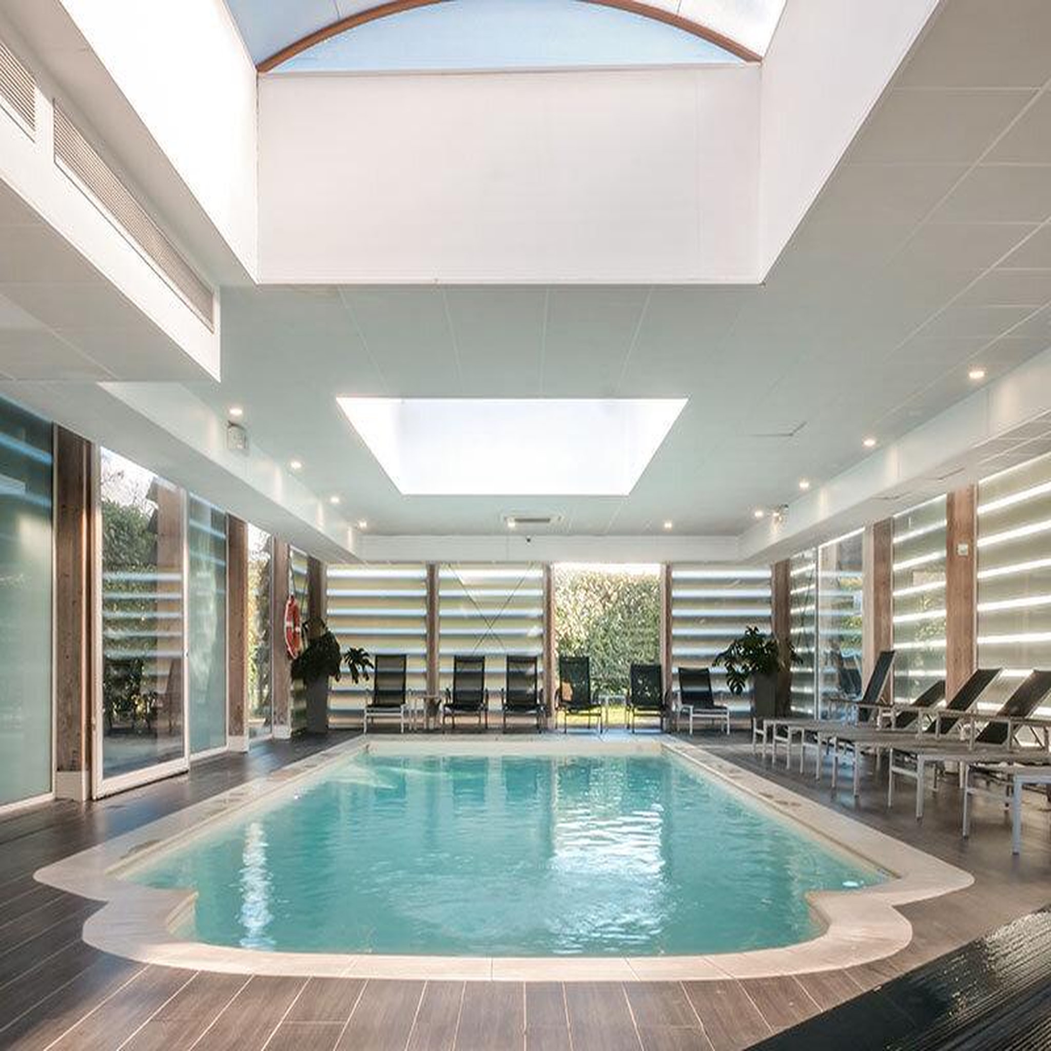 Voir la diapositive 2 : Smartbox 1h d'accès au Spa by Sothys en hôtel 4* avec massage californien pour 2 près de Paris - Coffret Cadeau Bien-être