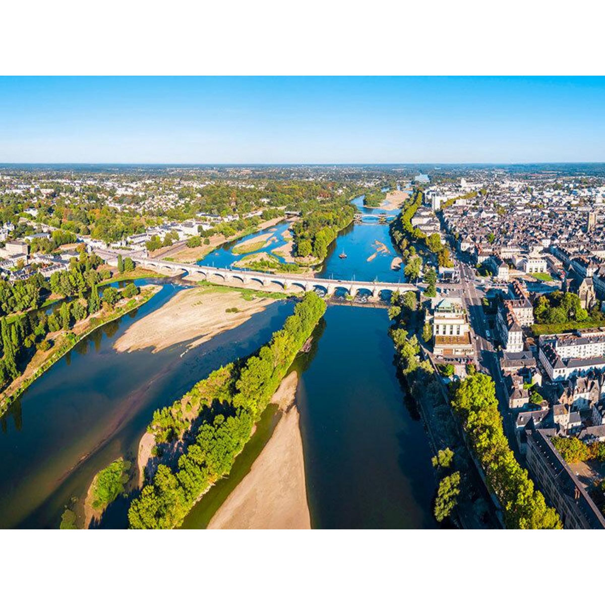 Smartbox Vol en hélicoptère de 25 minutes au-dessus des châteaux de la Loire - Coffret Cadeau Sport & Aventure