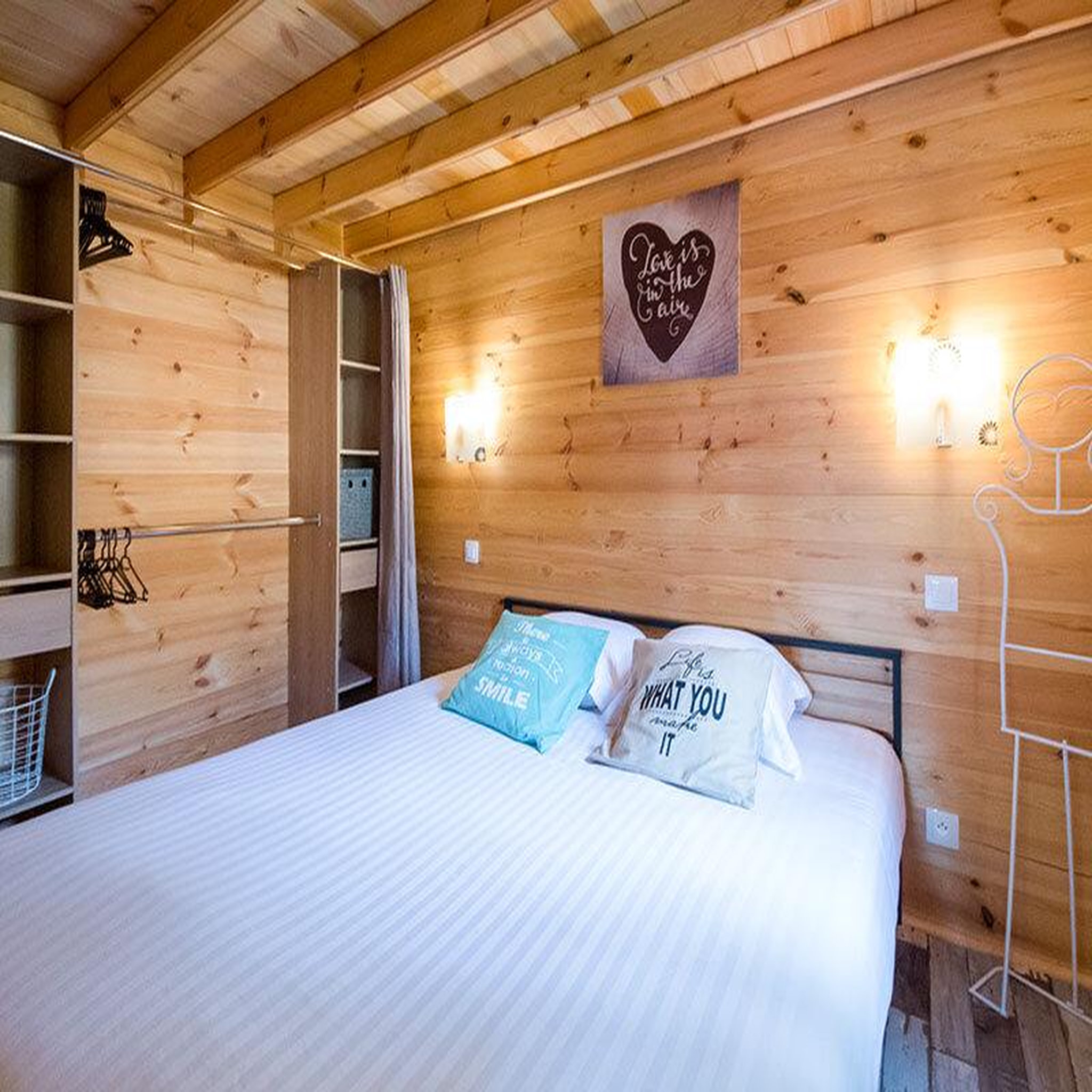 Voir la diapositive 4 : Smartbox 2 jours en famille dans un cottage avec spa privatif et repas près de saint-brieuc - coffret cadeau séjour